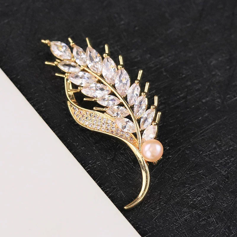 Factory direct sale High quality brooch aka pearl brooch custom