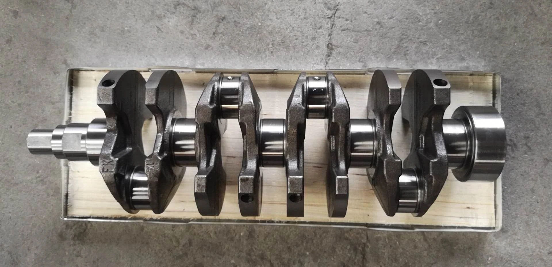 MD352125 CRANKSHAFT FOR MITSUBISHI 4G18 ENGINES