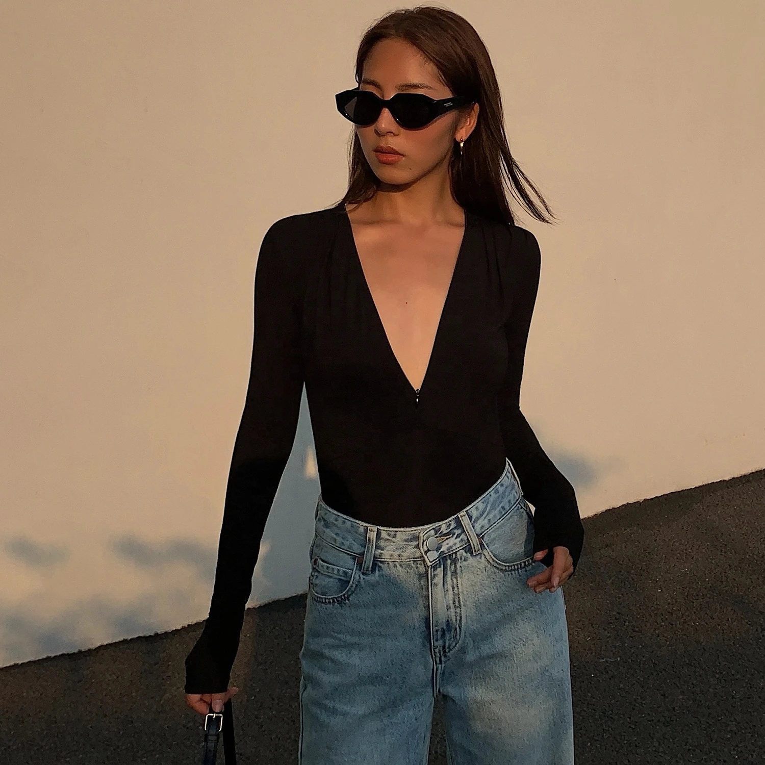 White big V-neck long-sleeved t-shirt female 2022 new Korean style all-match slim bottoming shirt top