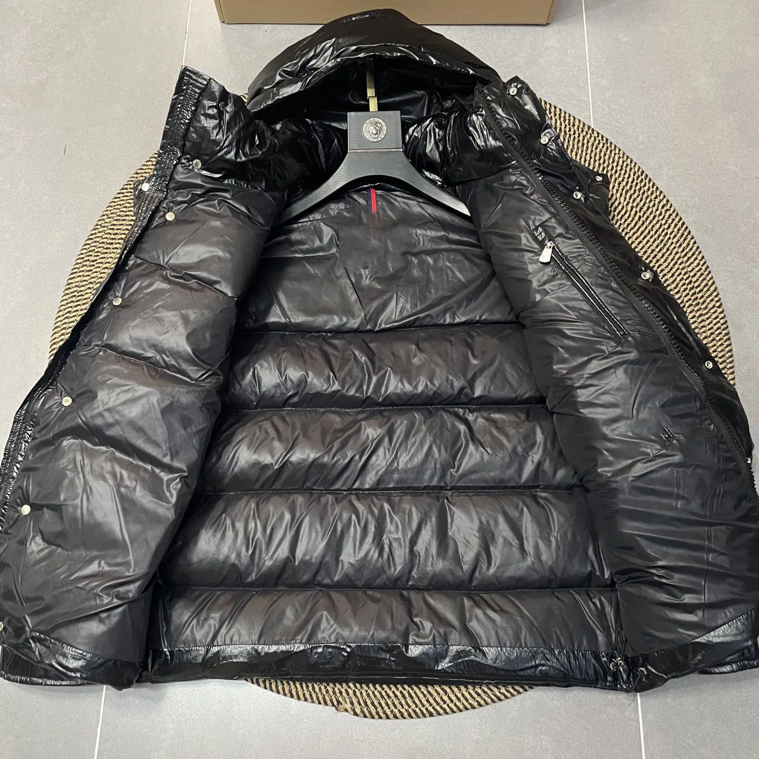 Fashion Famous Brand Monc NFC Luxury Winter Puffer Bubble Thicken Jacket 2024 Casual Men Outwear Warm Clothing Down Jacket Coats