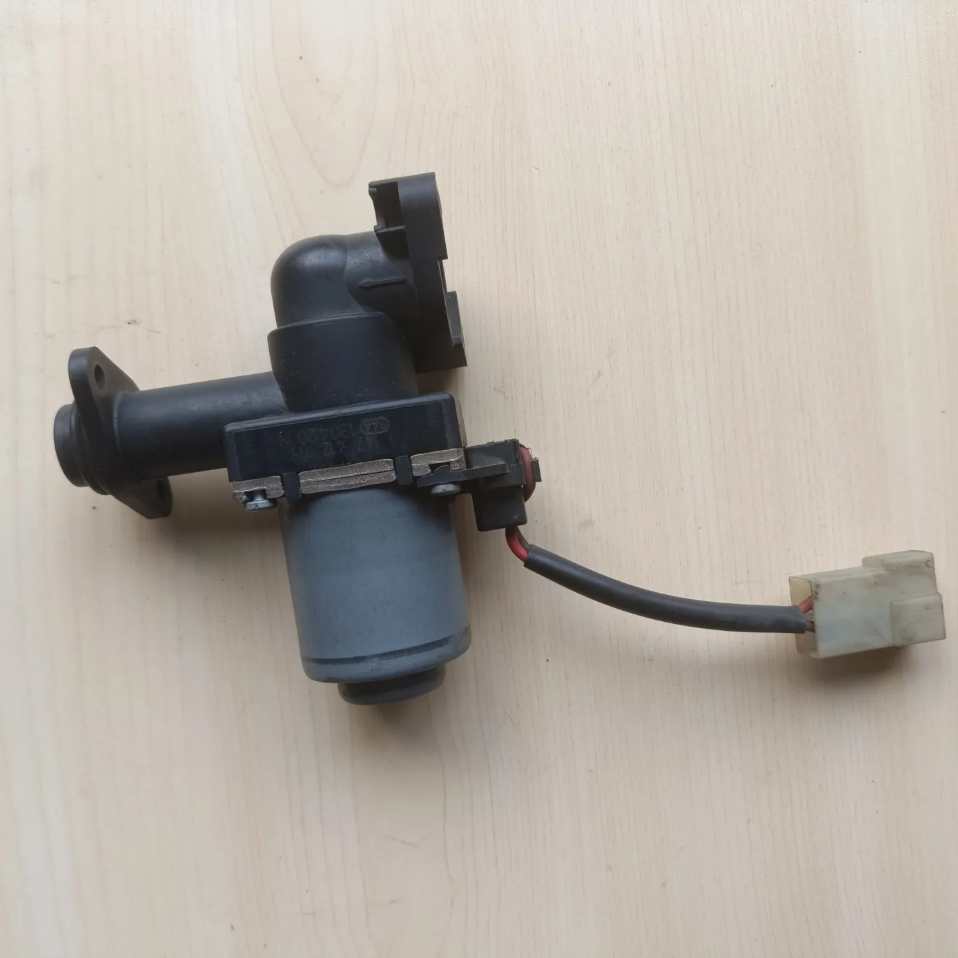 Remove the parts  Heating system Solenoid Valve 84223730 FOR VOL