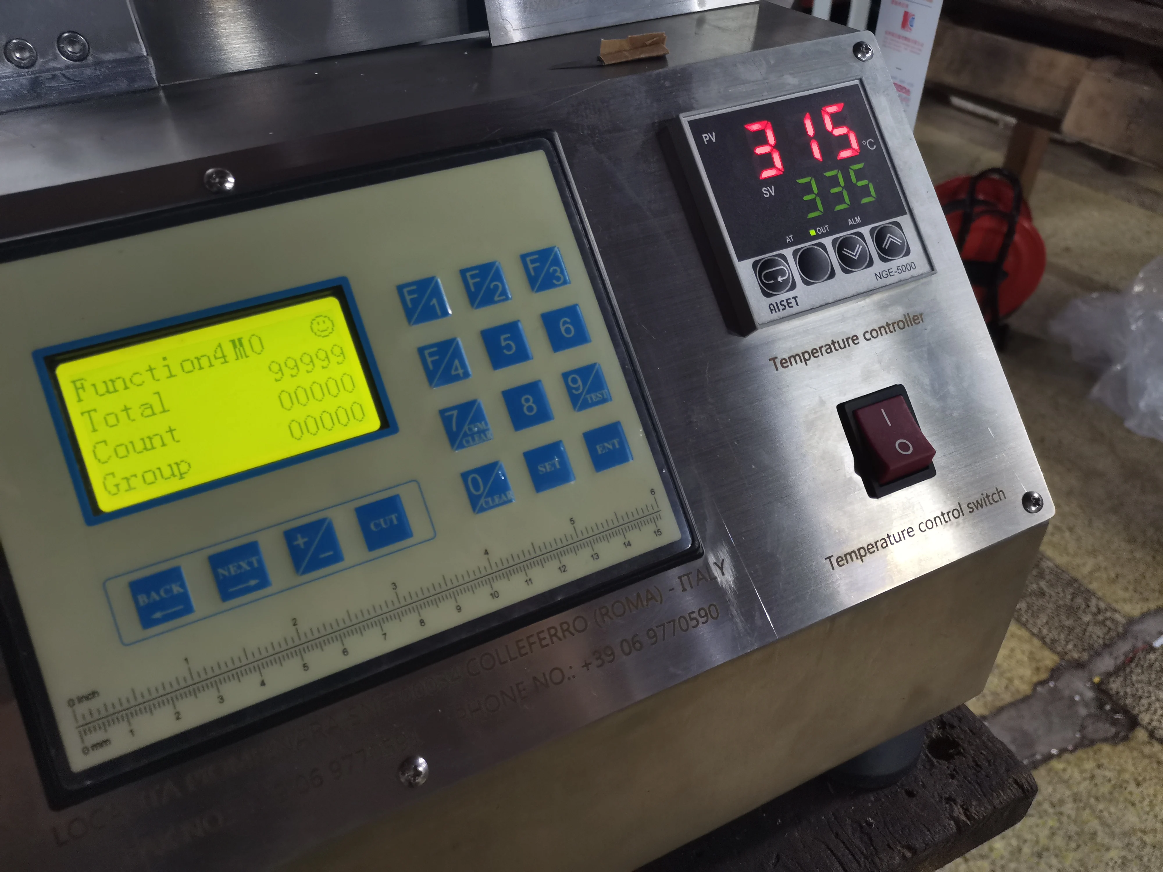 JQ-3010 High Speed Small Size Desktop Type Nylon Taffeta Label Cutting Machine for Cotton Tape and Clothing Wash Care Labels