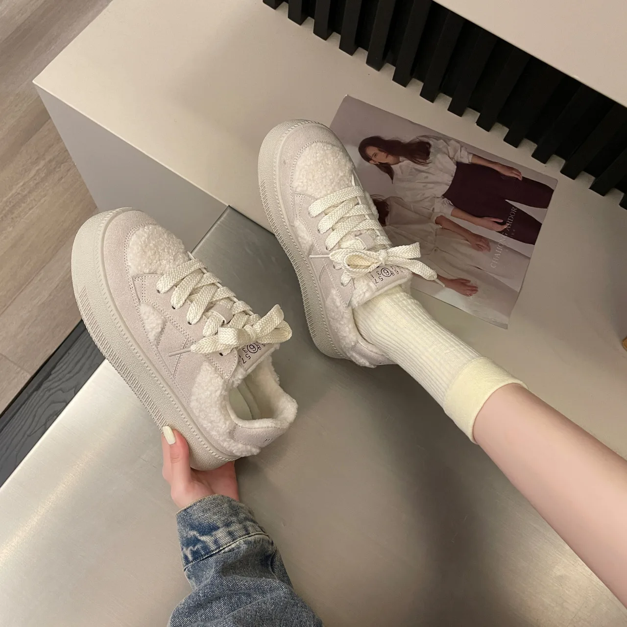 2023 winter fashion match lamb wool thick sole lace-up sneakers for girls warm school shoes custom sneaker manufacturers