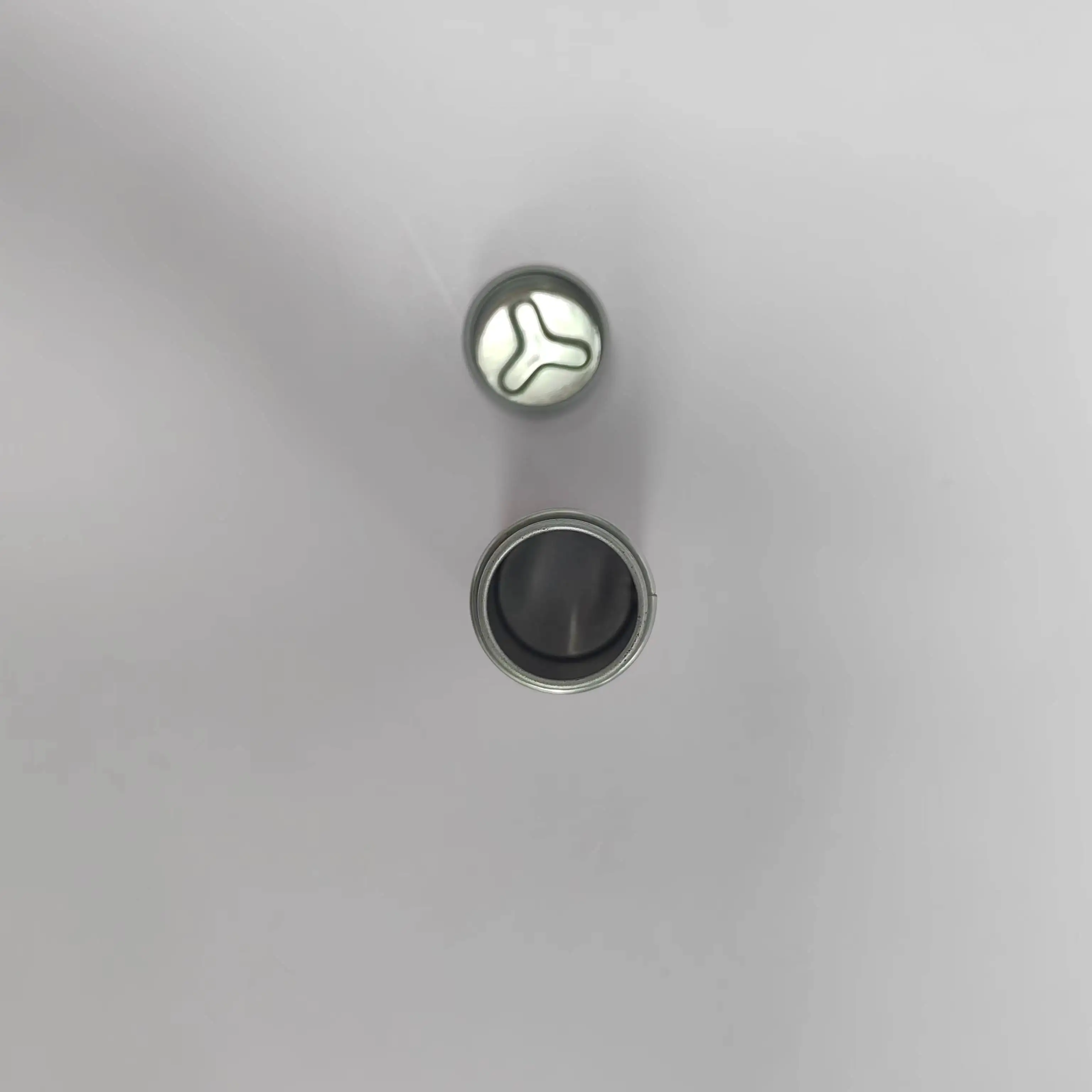 Childproof Child Resistant Round Cylinder Shape Tin Cans Tubes Reusable Metal Food Customized Small Tin Boxes Tin Pack 80mm