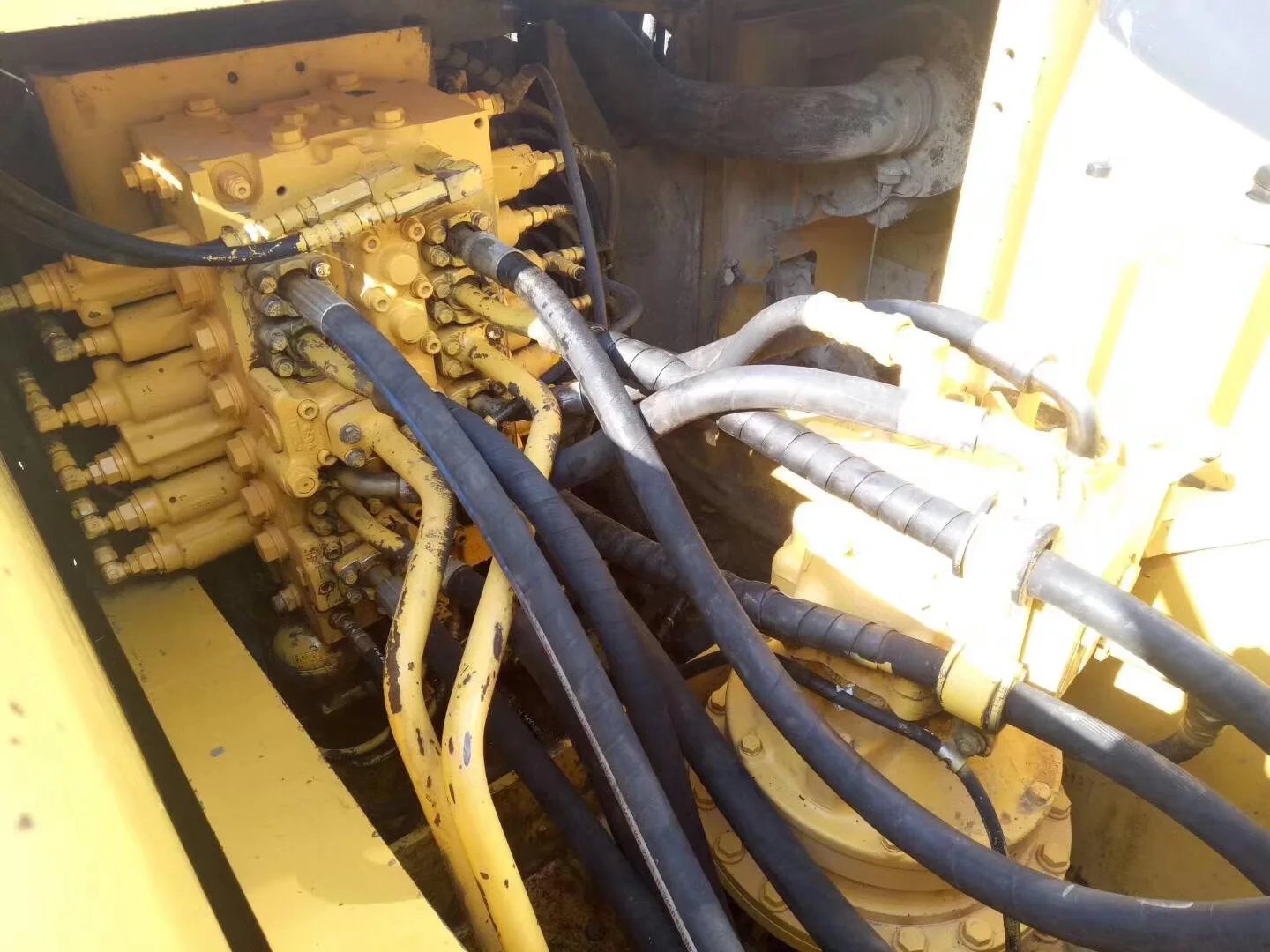 Экскаватор Komatsu pc200-7 японского производства часы работы низкая цена дешевая машина для продажи в Китае