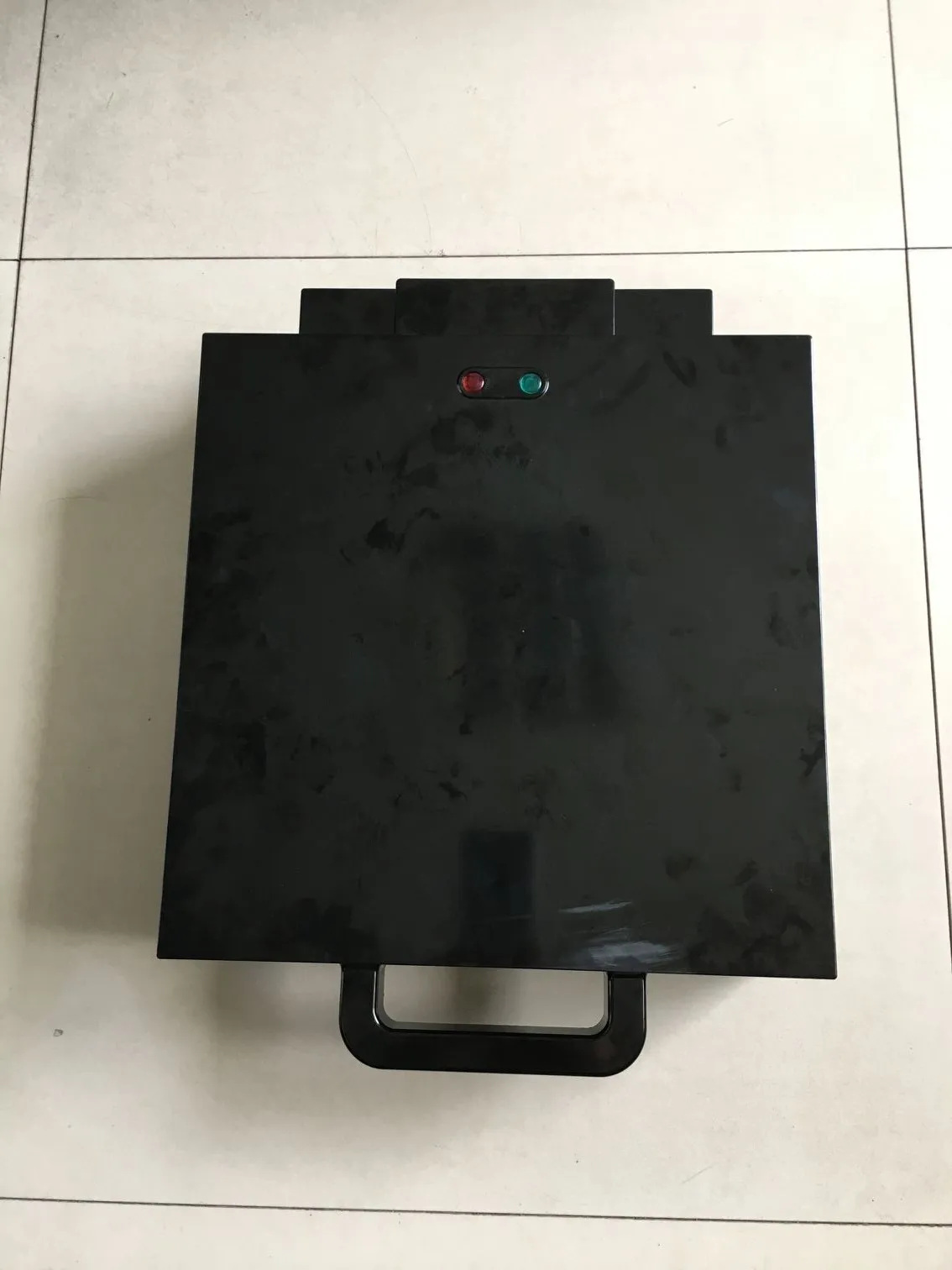 Easy operated non stick electric pizza maker