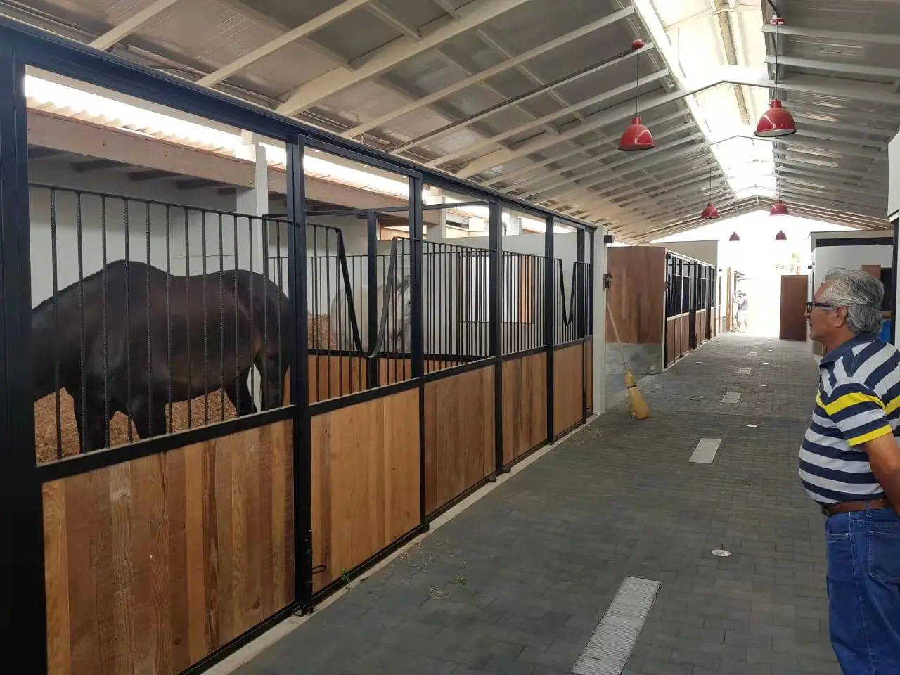 Rubber Flooring Mats Horse Stable Sports Flooring Permeable Non-Slip Interlock Dog Bone Outdoor Tiles Rubber Roll for Floor