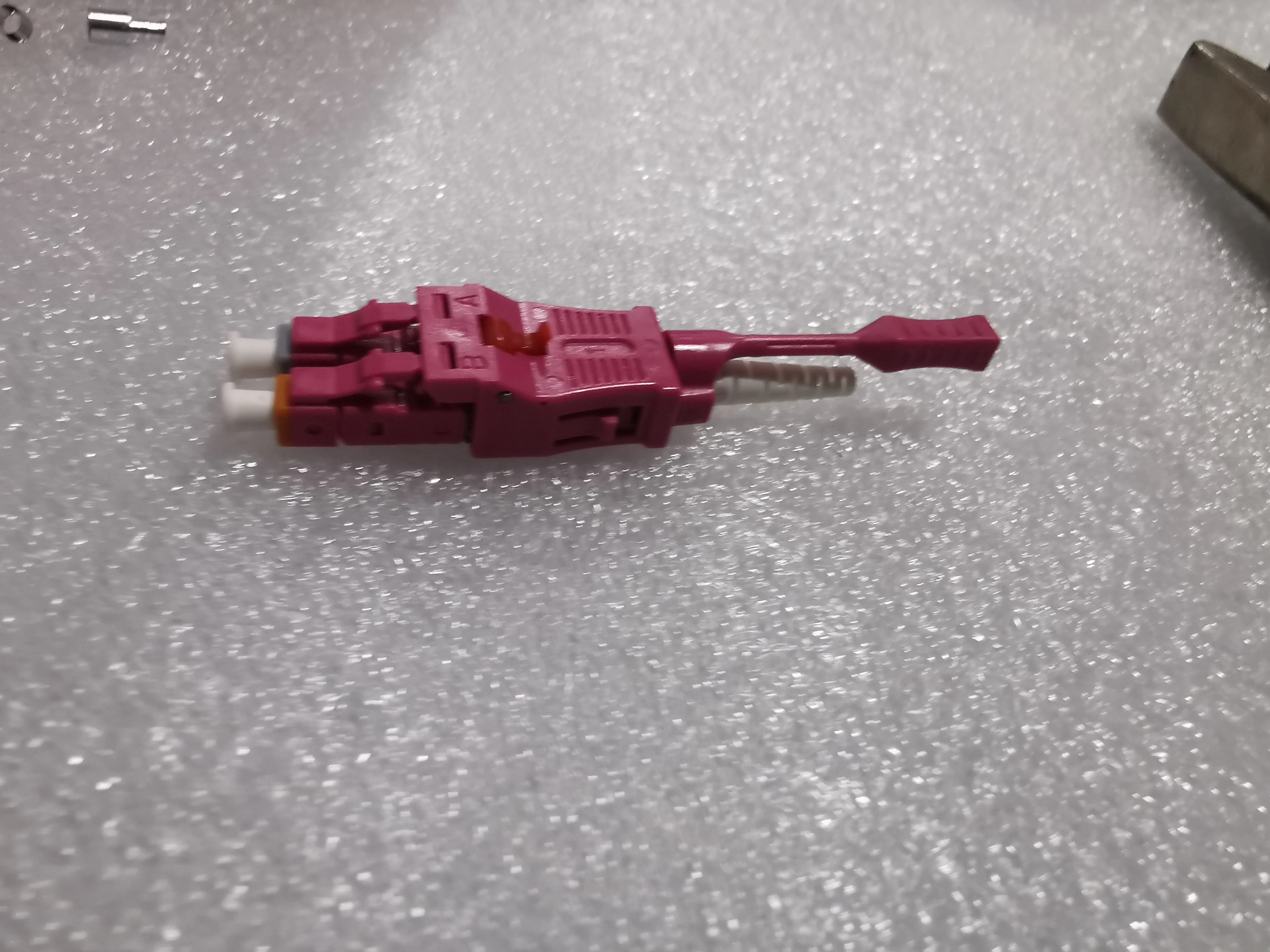 Switchable Polarity OM4 Multimode LC UPC Uniboot Connector with Push Pull Tab