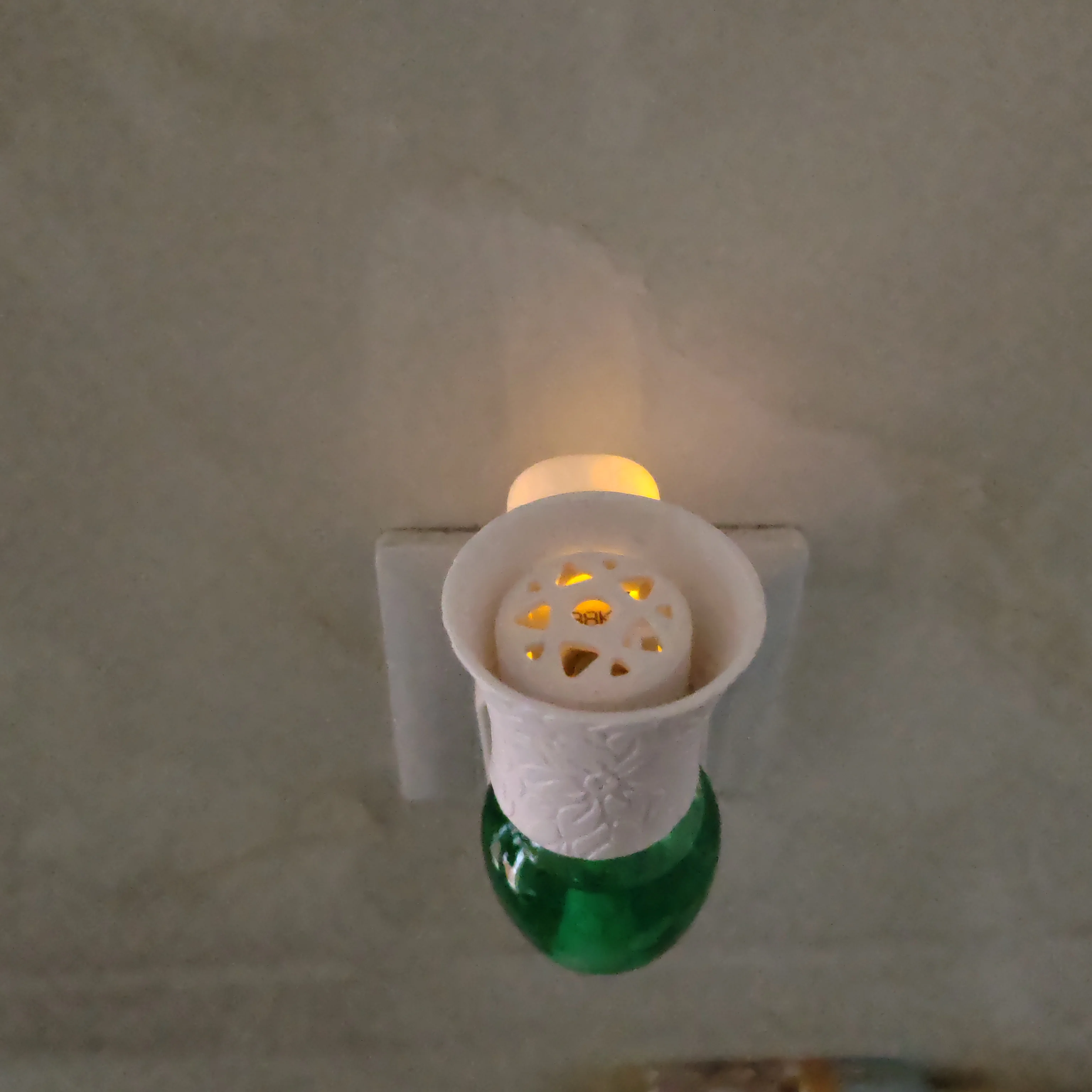 Customized Plugin Air Freshener with light Oil Scented Electric Air Freshener