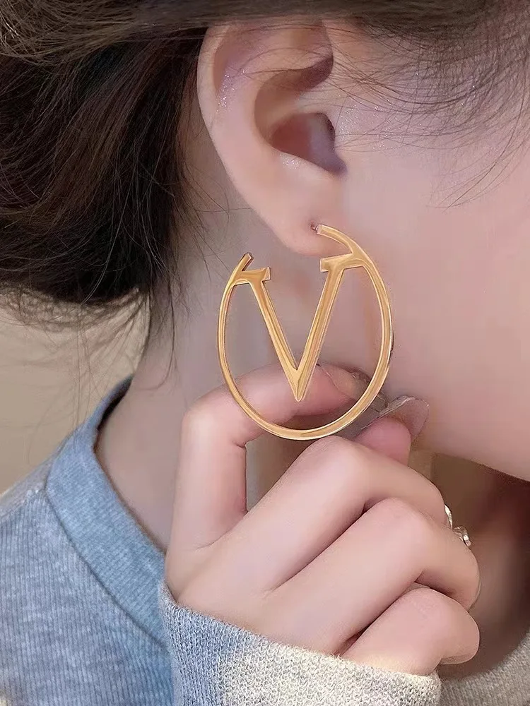 Wholesale Latest Style 18k Gold Plated Aretes Designer Famous Jewelry V Shaped Big Hoop Earrings