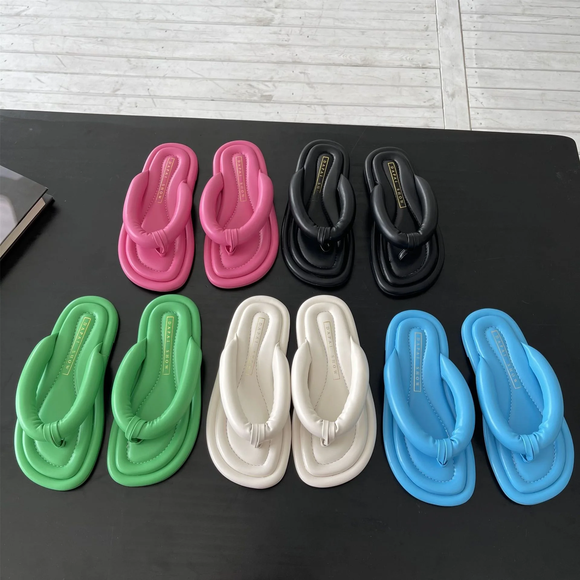 New Creative Lady Slip-on Sandals Designer Green Sponge Slippers Summer Beach Sandals Flip Flops Slippers