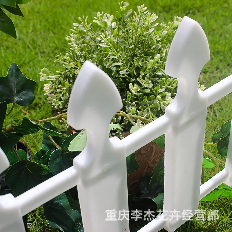Factory wholesale Plastic fence courtyard fence indoor and outdoor villa campus decoration  garden fence