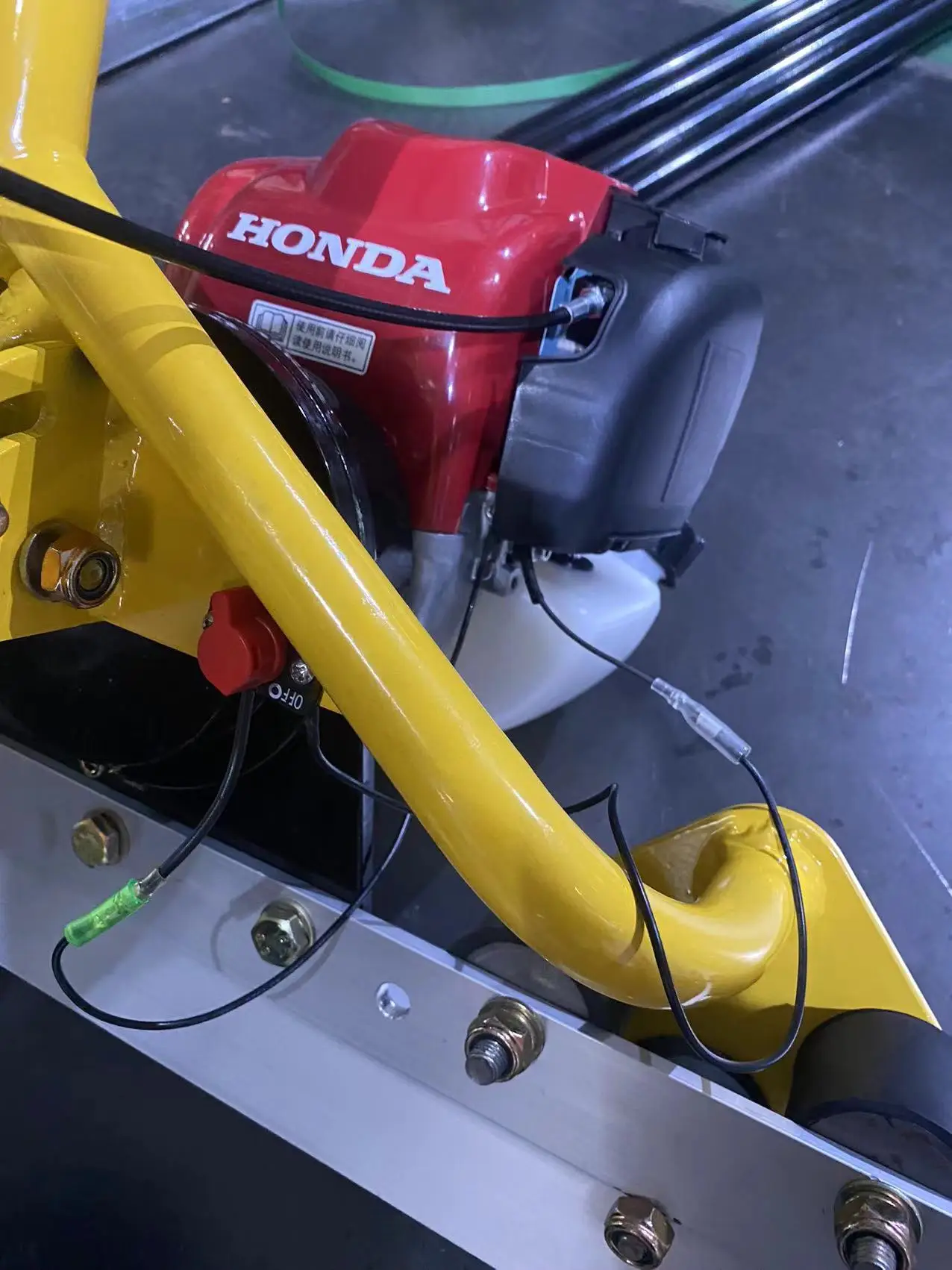 VIBROPAC Gasoline engine powered floor road surface finishing concrete screed with 4m blade concrete leveling machine