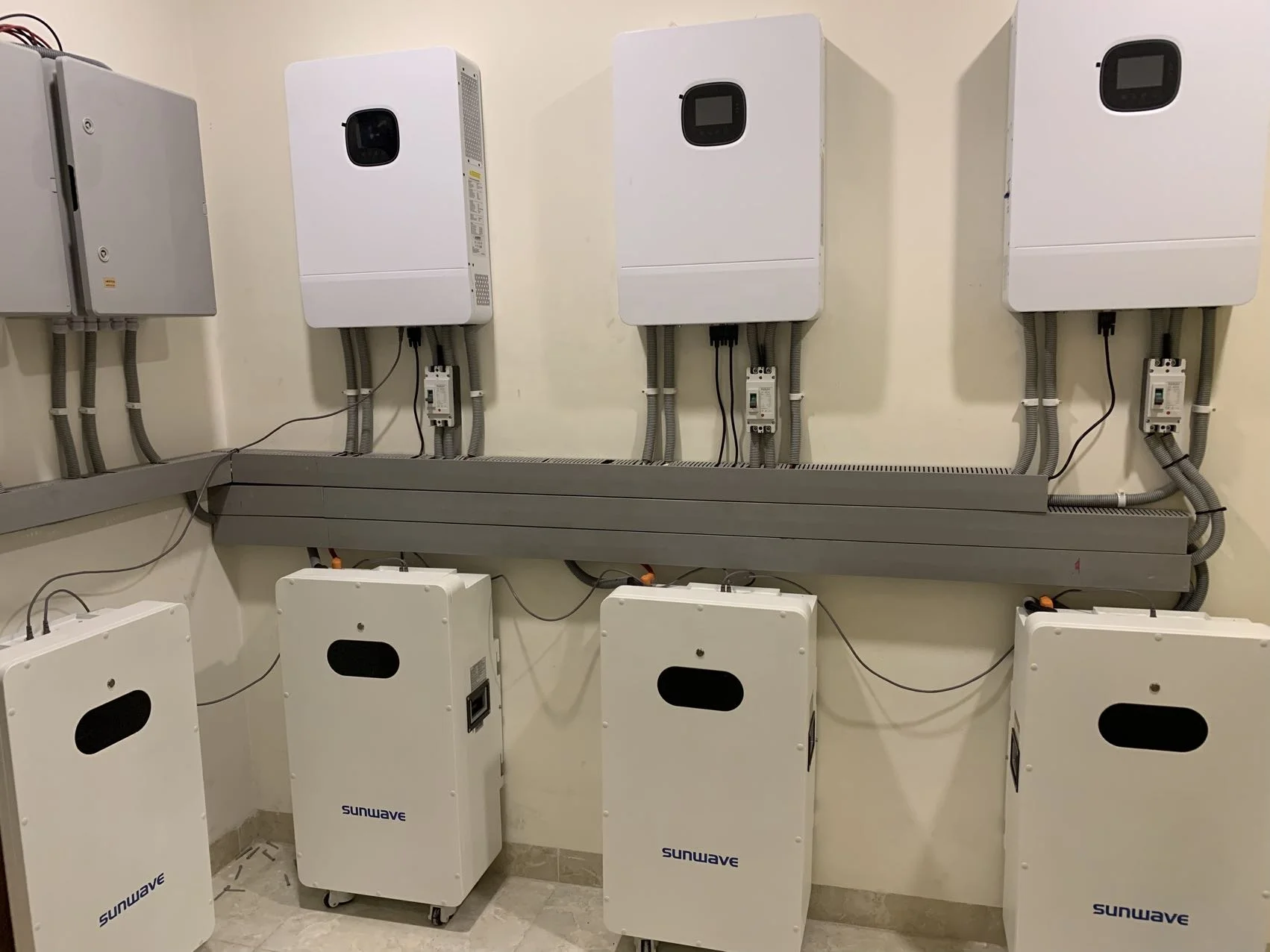 Sunwave USA Version 120Volt 240Volt Split Phase 48V 8000W 10kW 12kW Inverter Support Bypass With Parallel Function