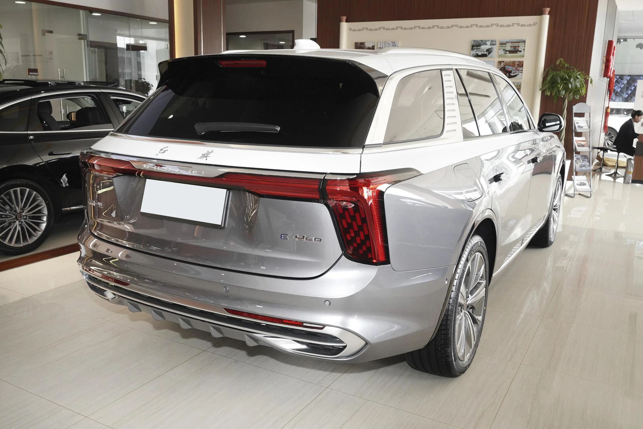 Buy Small Electric Cars Hongqi E-Hs9 5-Door 7-Seat SUV Long Range 690KM Electric Cars For Adult