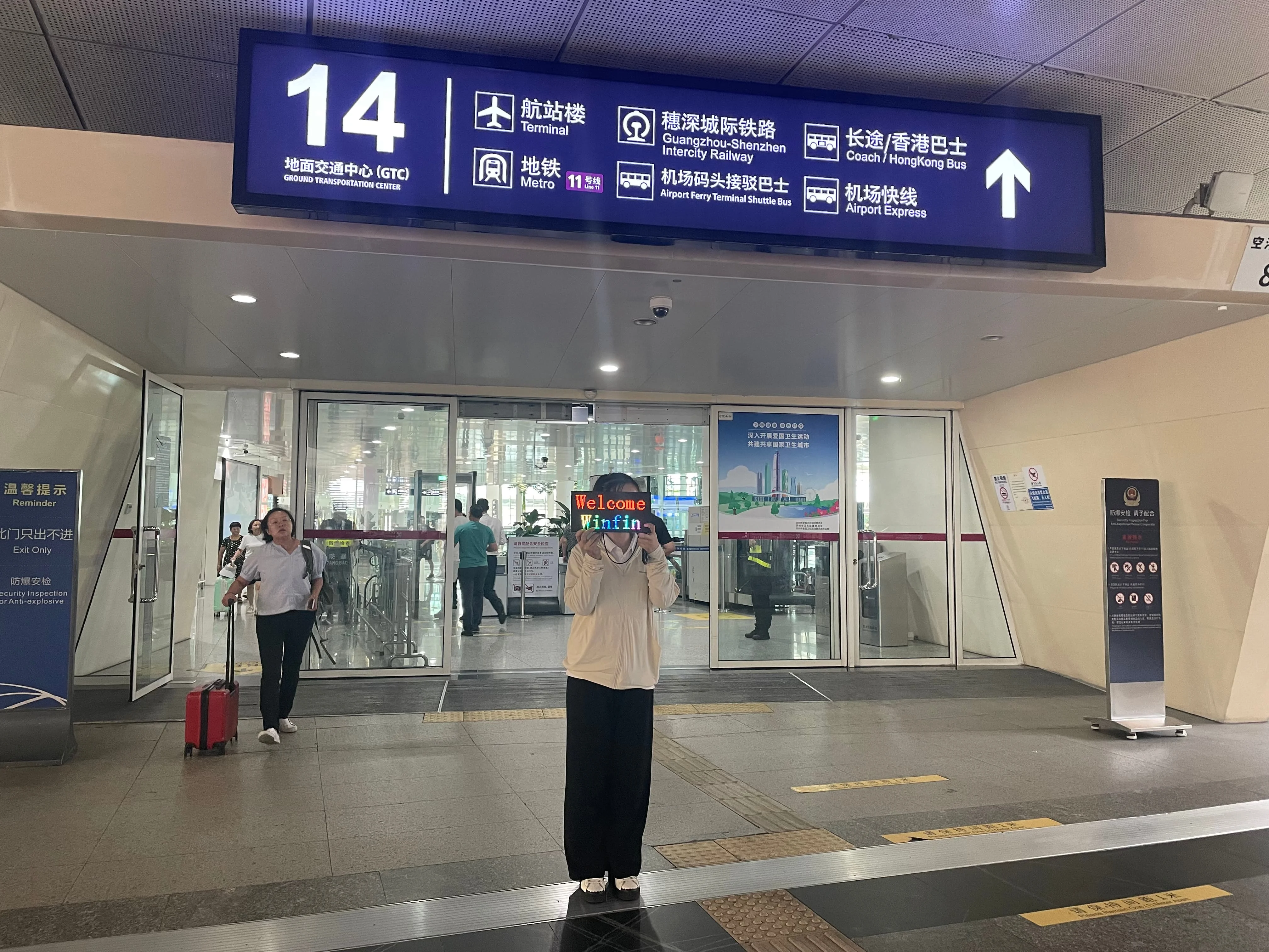 USB Programmable Scrolling Aerodrome LED Sign Message Board Full Color Text Image Animation Display Electronic Rolling Screen