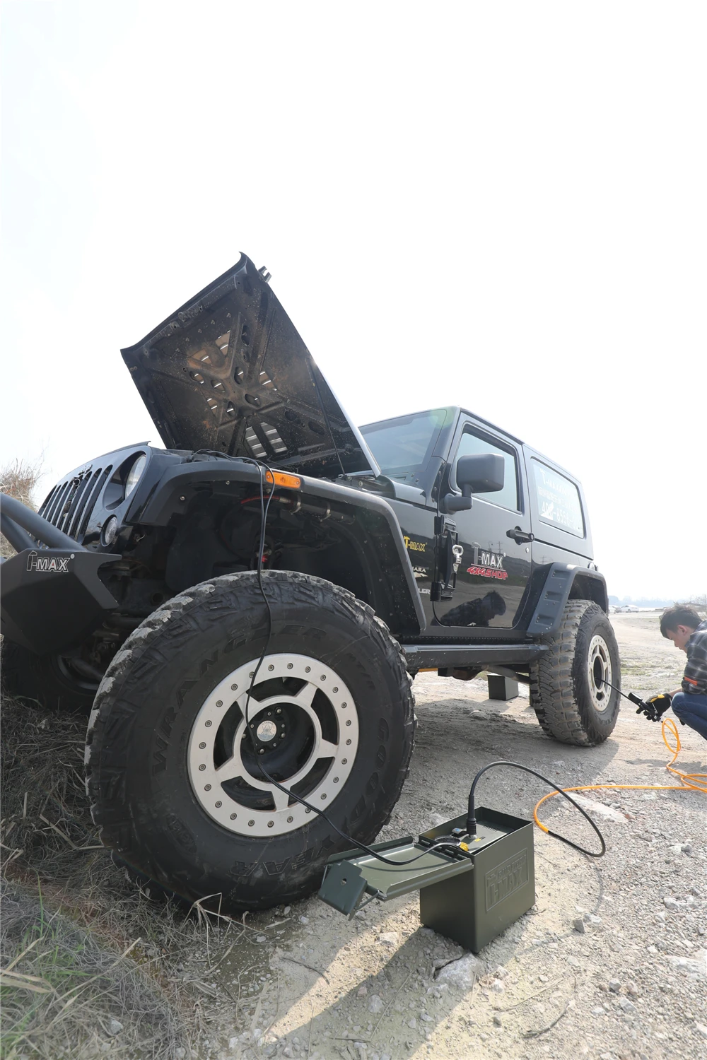 T-max Sand Storm air pump 12 volts dc 150psi tire air compressor for car