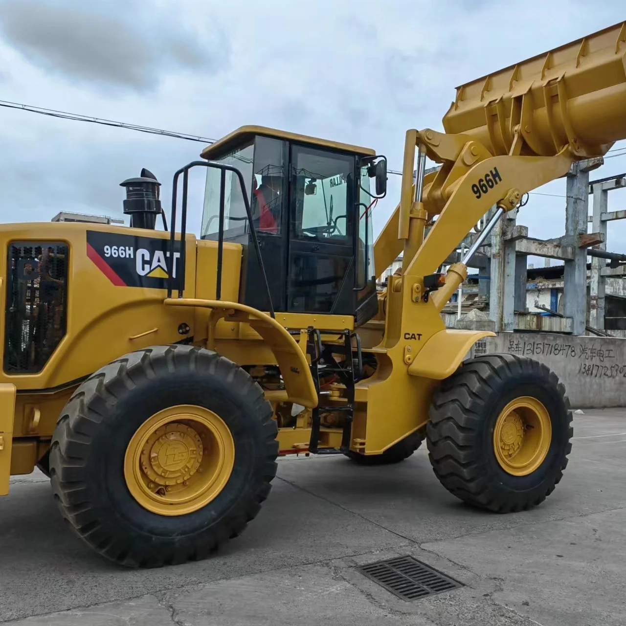 Погрузчик трактор гусеничный фронтальный погрузчик CAT 966H