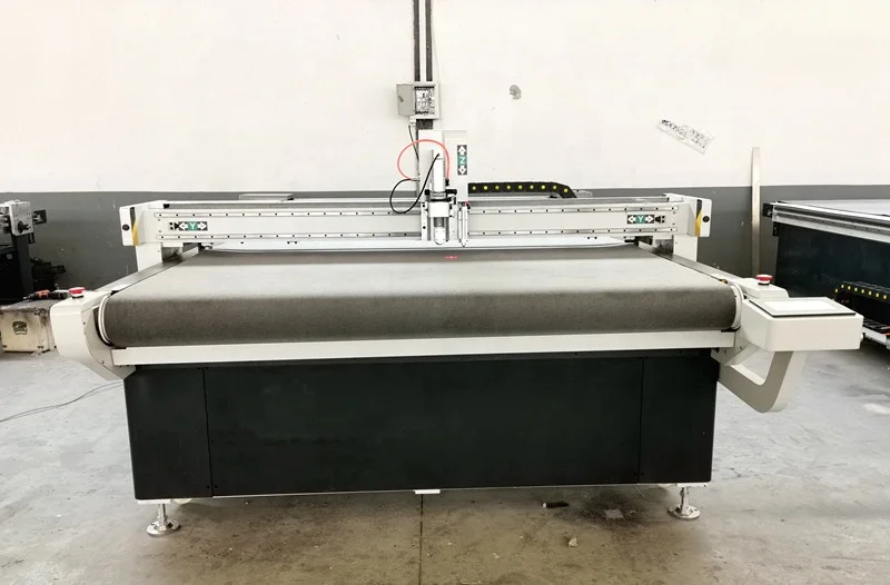 cloth digital cutter machine with automatic loading system for fabric rolls and multi layer textile cutting