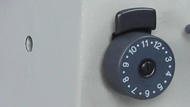 4400 chinese guangdong single needle walking foot with table and motor lockstitch price sewing machine 550w  factories in china