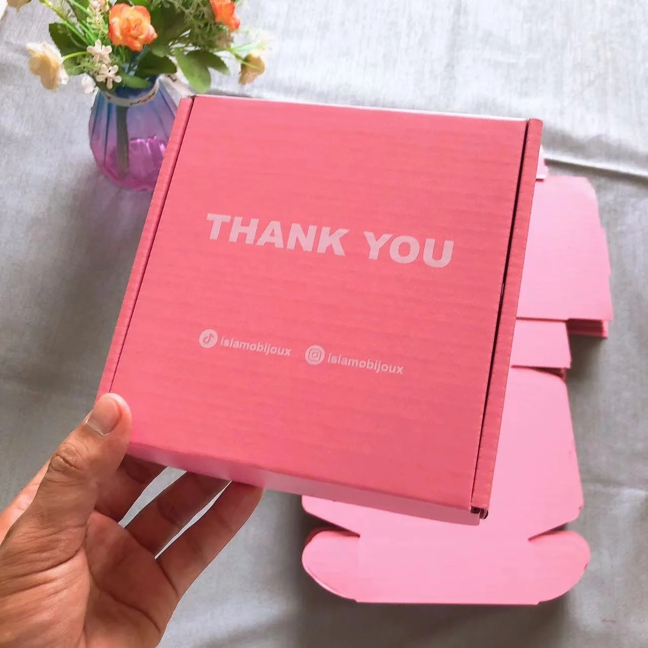 Custom luxury Print Low Price Packaging boxes Corrugated Board Pink Paper Box with own logo