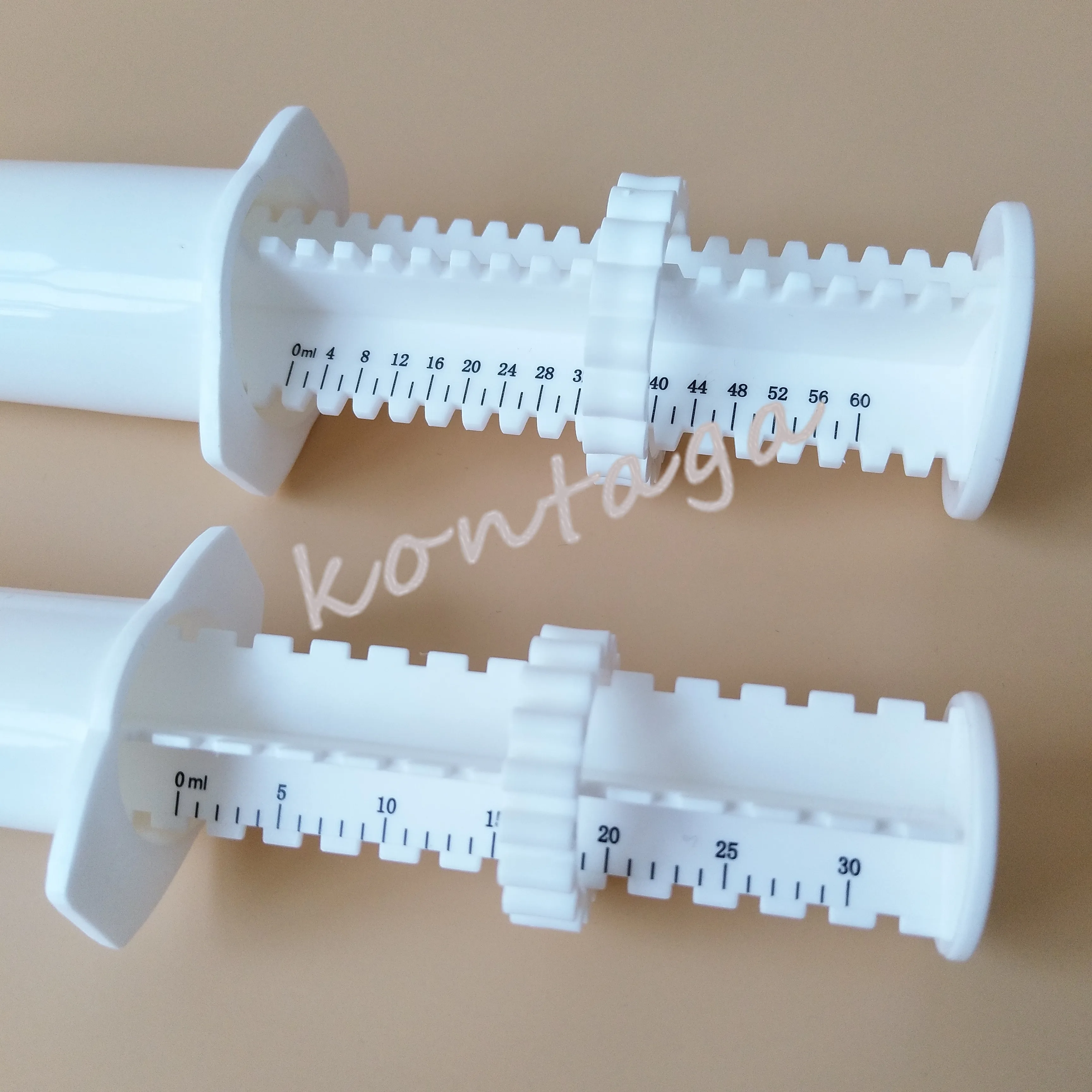 good quality white color popular veterinary plastic syringe 10ml,20ml,60ml for animals