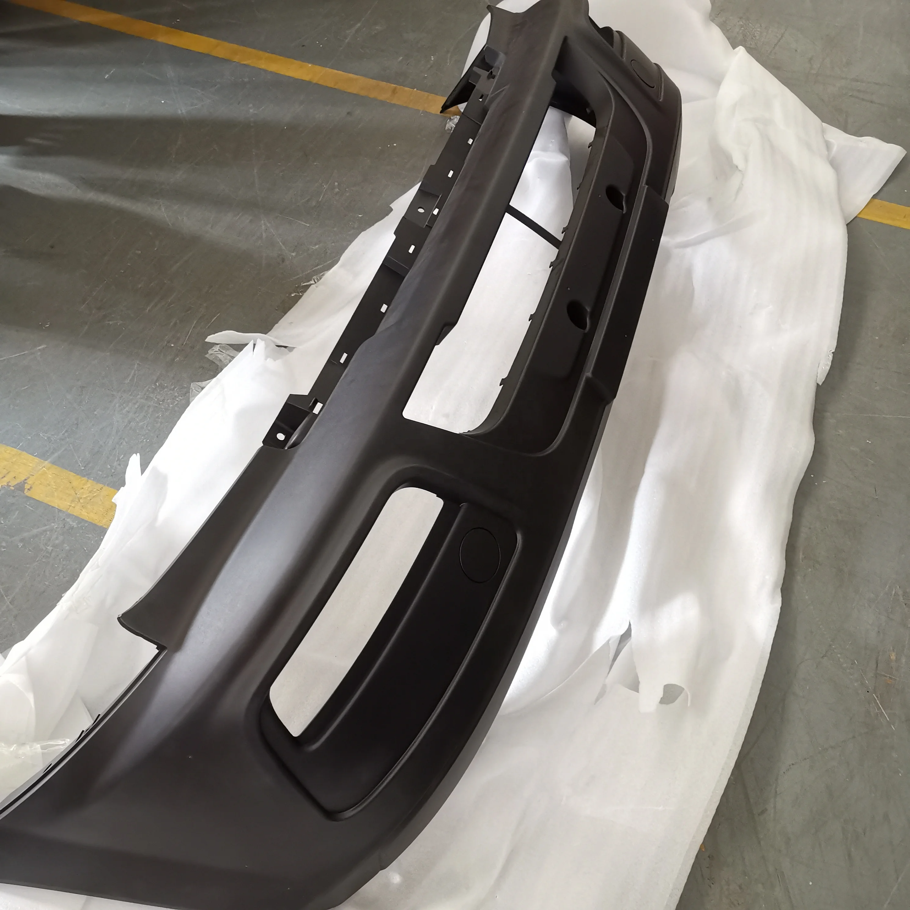 SAIC MAXUS V80 Оригинальная передняя бампер C00364316-M001