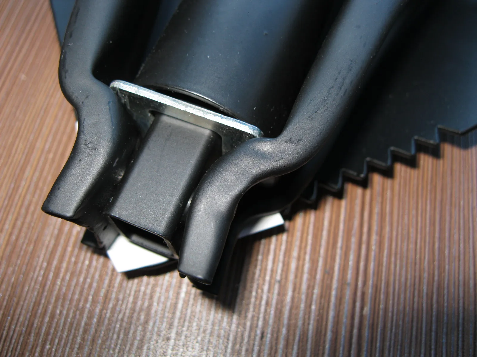 Multi Function Folding Camping Survival Shovel Steel Garden Fishing Tool Tri-fold Foldable Handle Emergency Shovel with Pick Axe