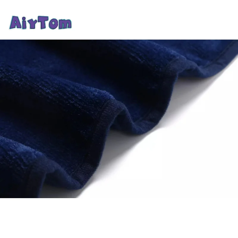 Wholesale coral fleece plaid and solid color 2 in 1 portable blanket and pillow travel throw blanket set for trip