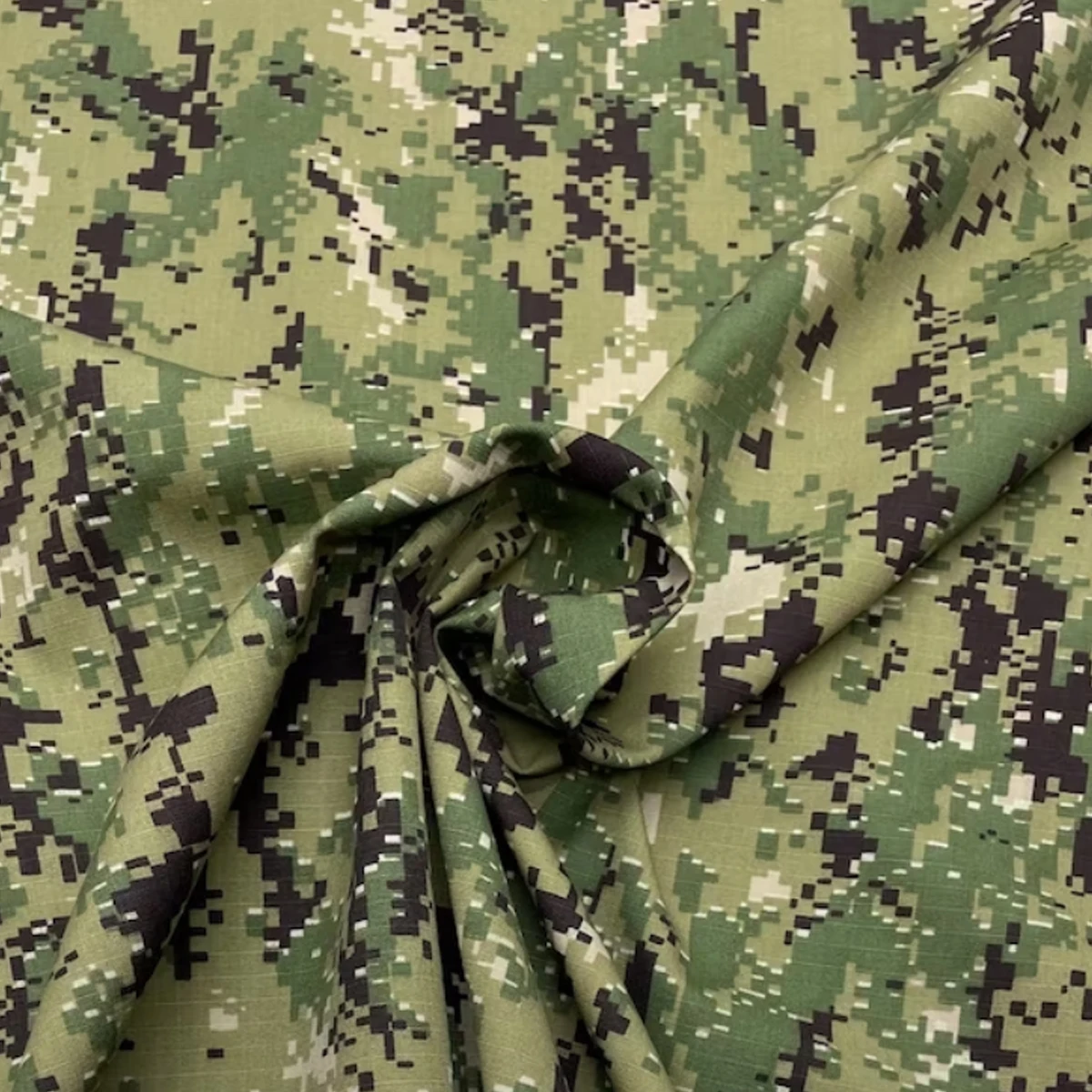 Yilong Fabric Factory Wholesale Twill Style TC Polyester Cotton Green AOR2 Digital Camouflage Fabric For Milispec Uniform