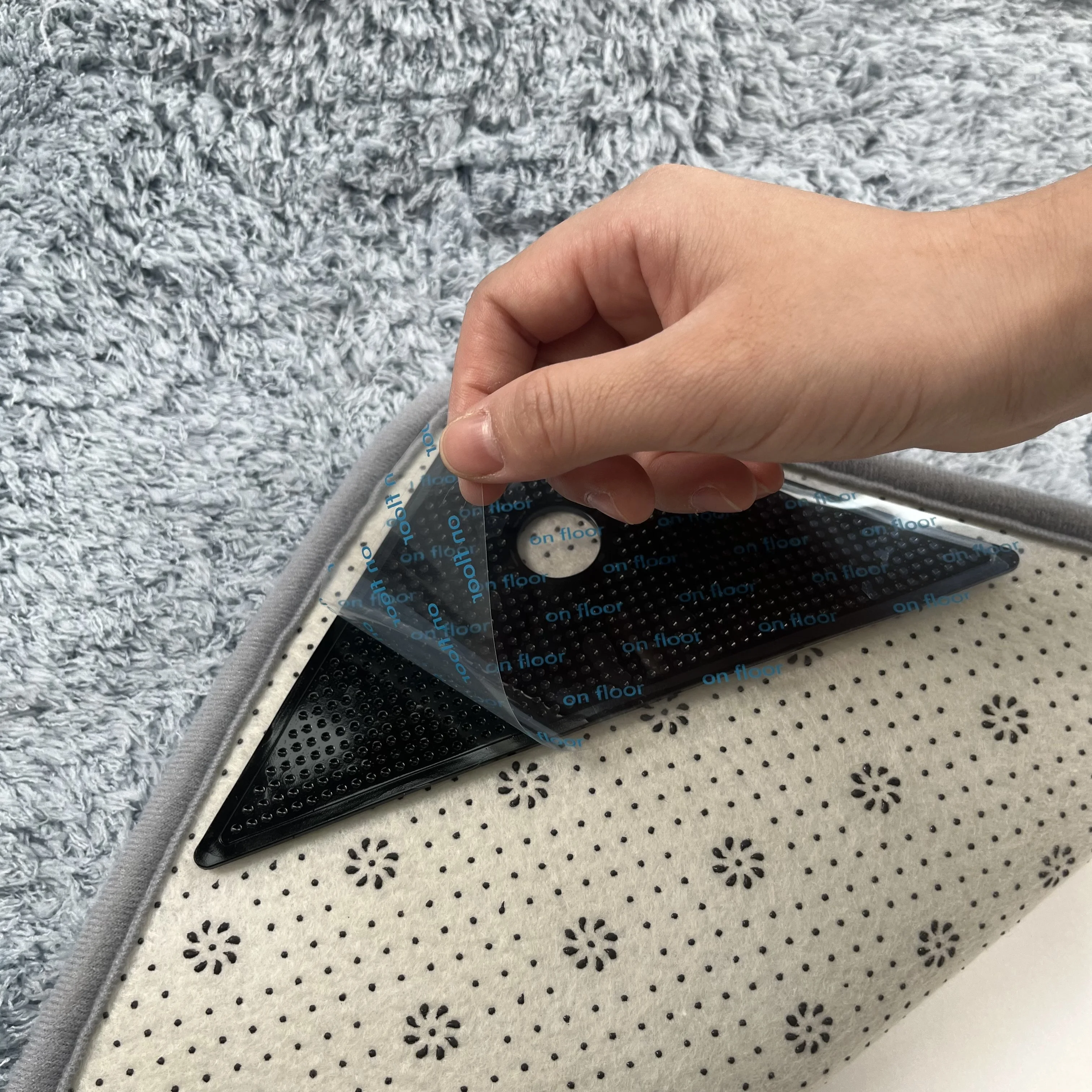 8 pieces  rug gripper,waterproof and no residue  carpet gripper,double side anti slip gripper for marble hardwood