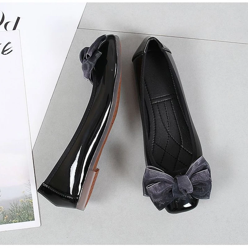 Wholesale Korea style ladies flat leather casual shoes soft walking shoes large size comfortable women fashion shoes