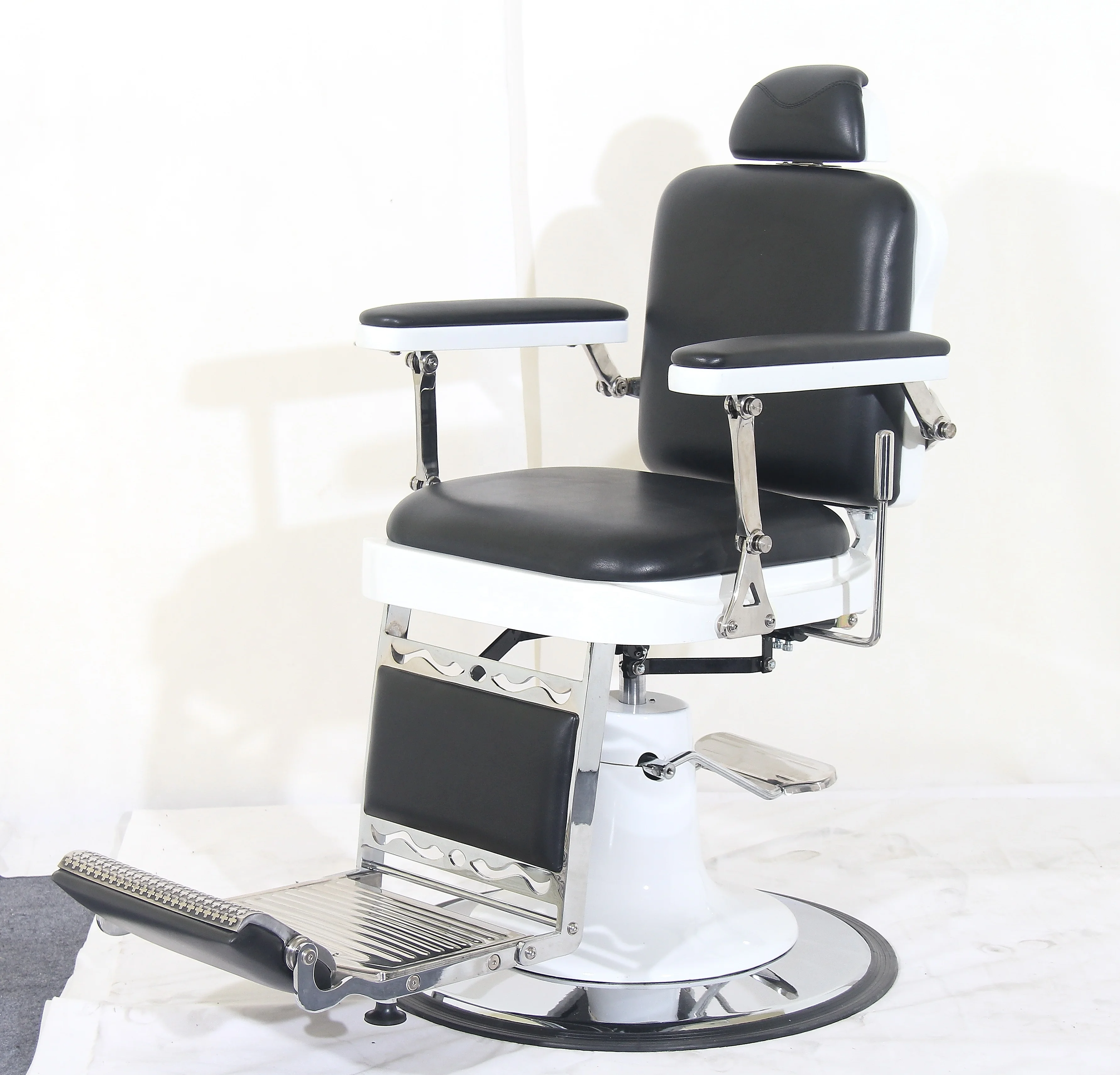 Factory Direct Sale Hot Sale Black Retro Barber Chair Beauty Salon Classic Hydraulic Barber Chair