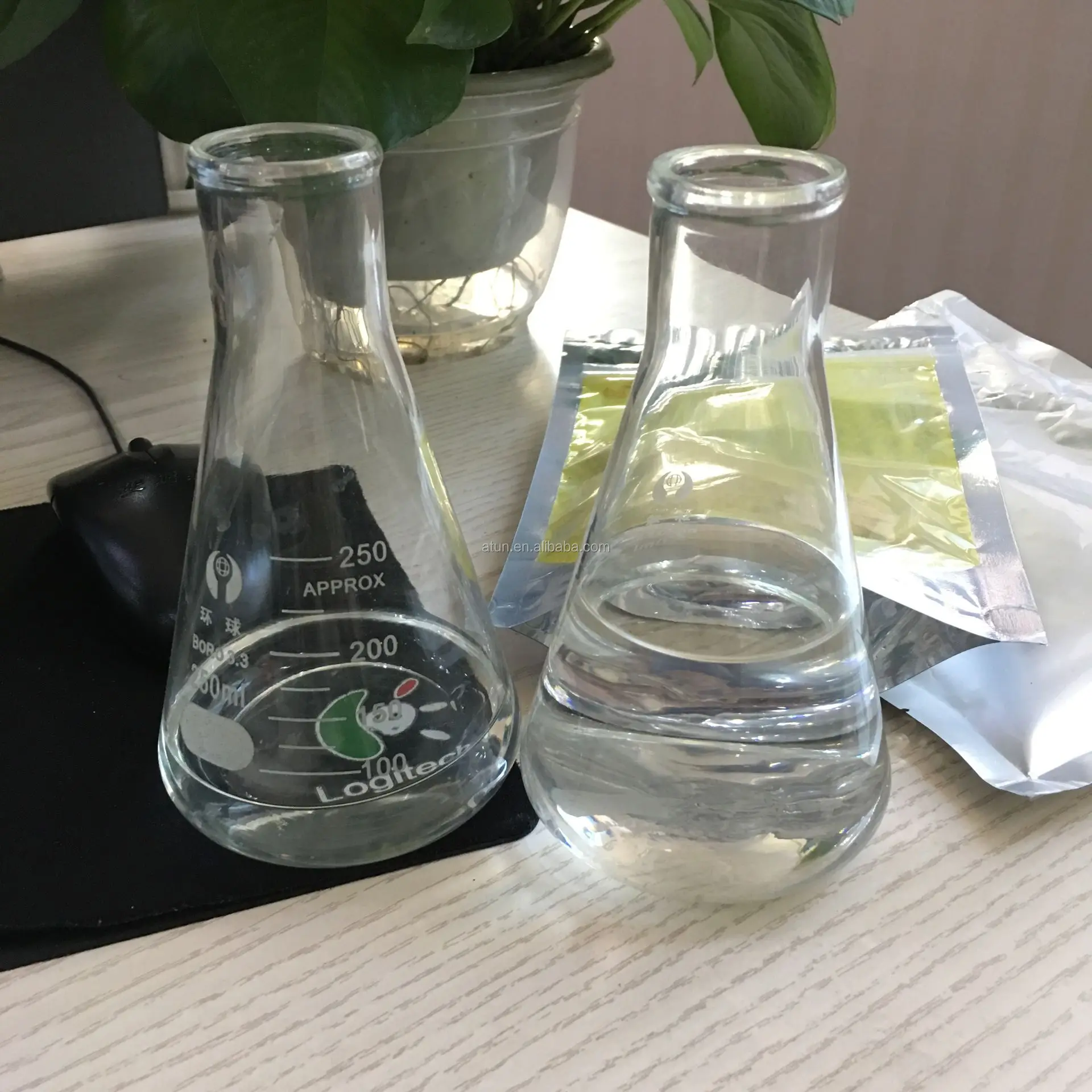 
Transparent to yellow liquid Phenyl chloroformate 