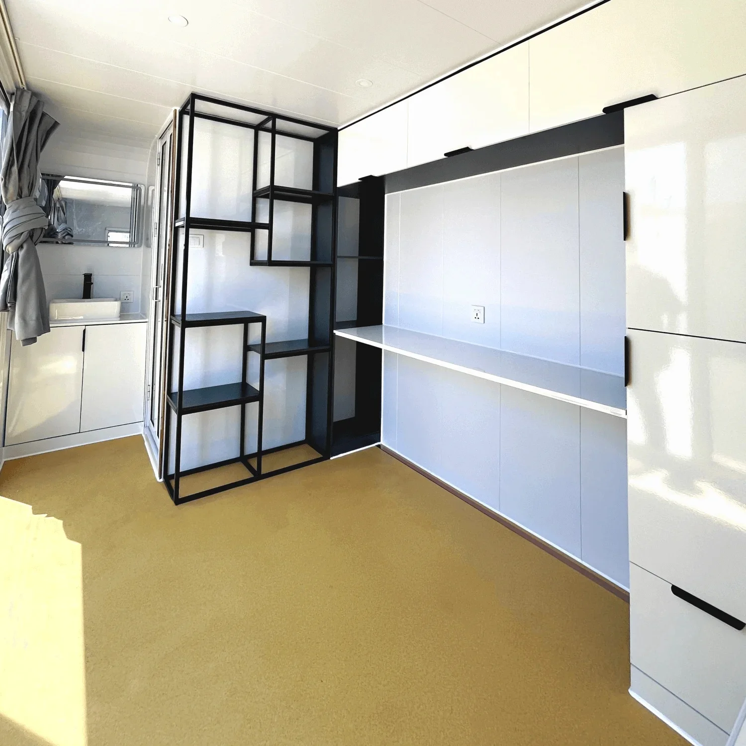 Chinese Waterproof Steel Container Houses Prefabricated Caravan House for Hotel Use