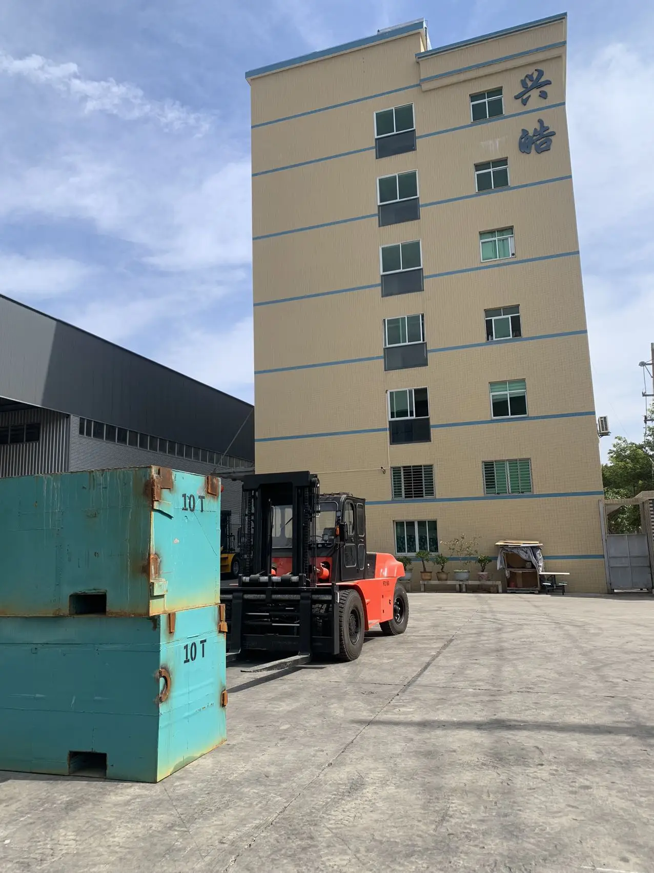Xinghao heavy duty Container Montacargas large fork lift 30 ton 33 ton diesel forklift truck Fork Lift Truck Diesel Forklifts