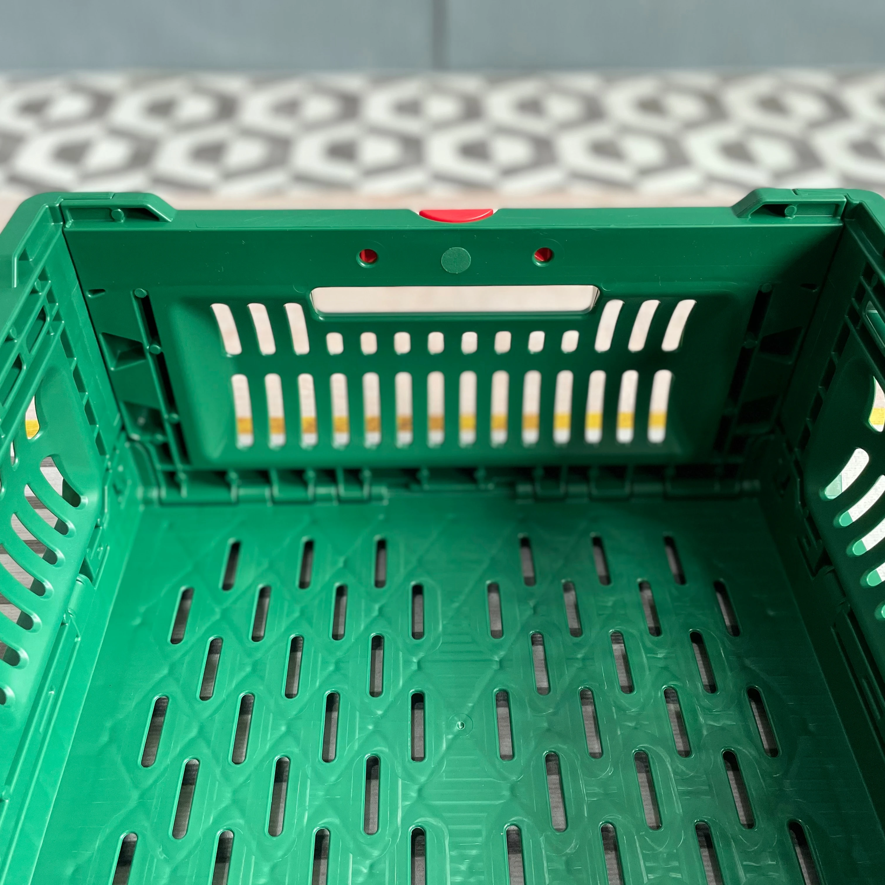 reusable 500x330x170 mm collapsible feature perforated type plastic storage crate for fruits and vegetable