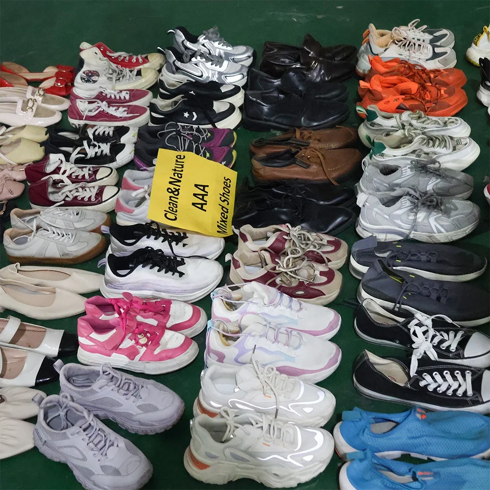Factory wholesale used international sport sneakers second hand brand orignal stock wholesale football used shoes thrift wear