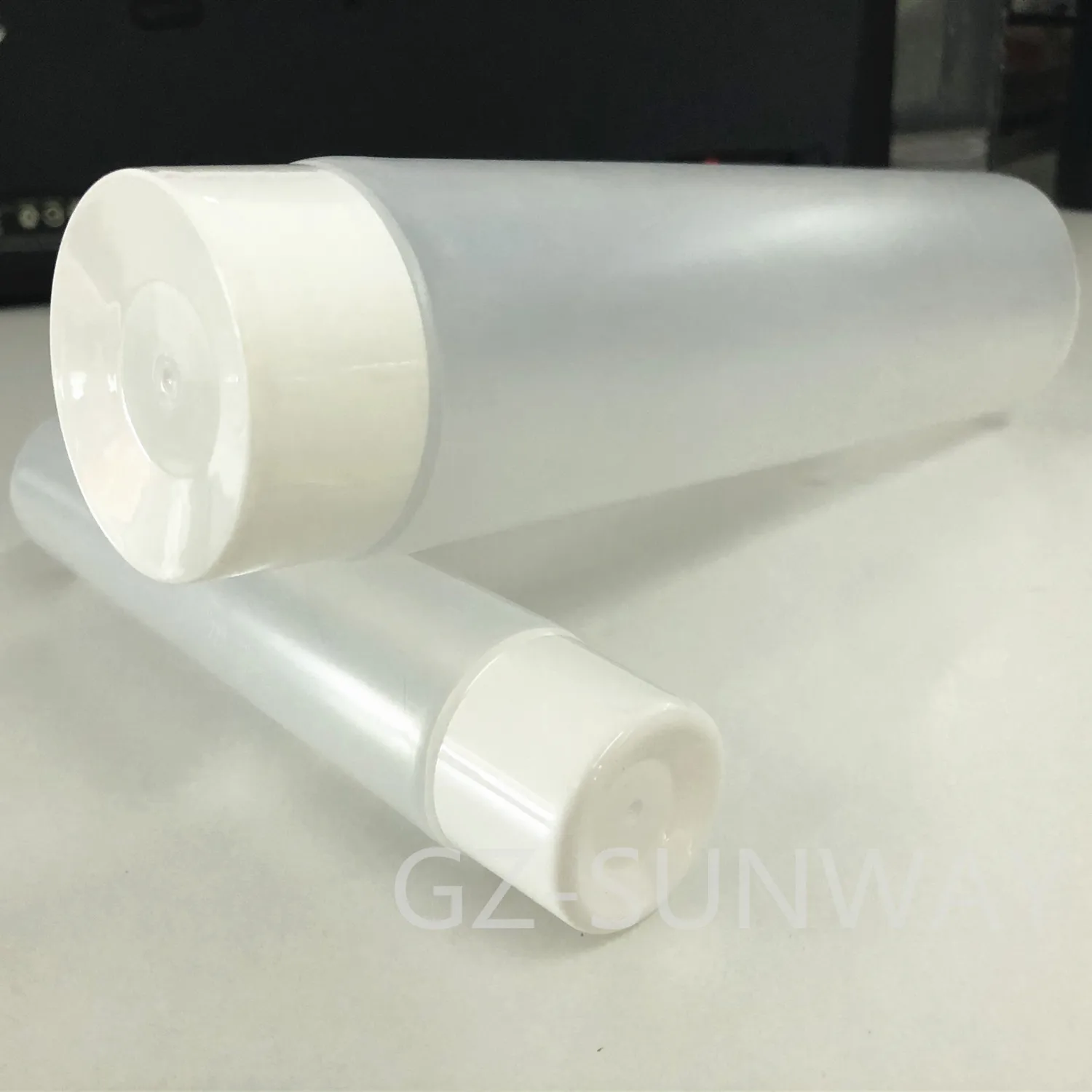 Машина для производства пластиковых мягких тюбиков