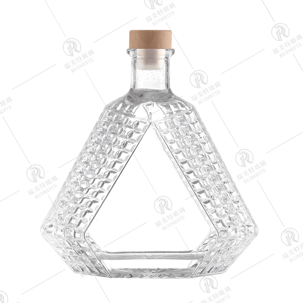 Wholesale  triangle shape glass Bottles 500Ml 750Ml   Whisky Vodka XO Liquor Wine Glass Bottles