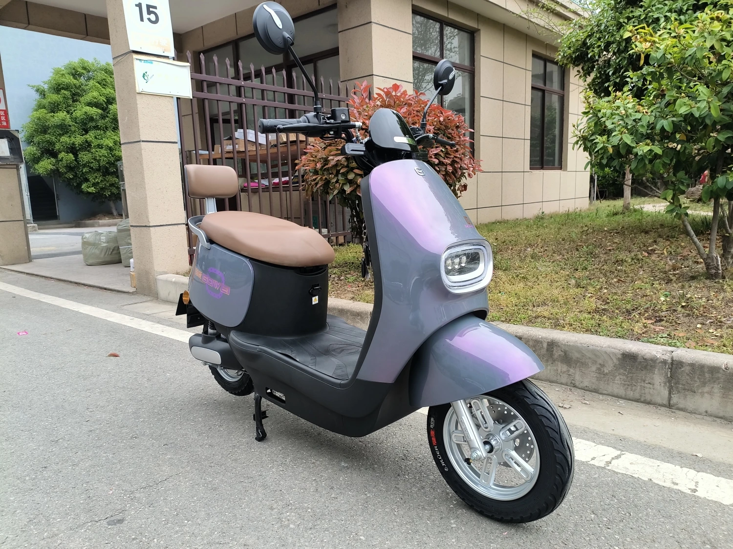 china made wholesale electric scooter motorcycle  48V60V72V electric motorcycle adult 1000w fast 2 person electric moped scooter