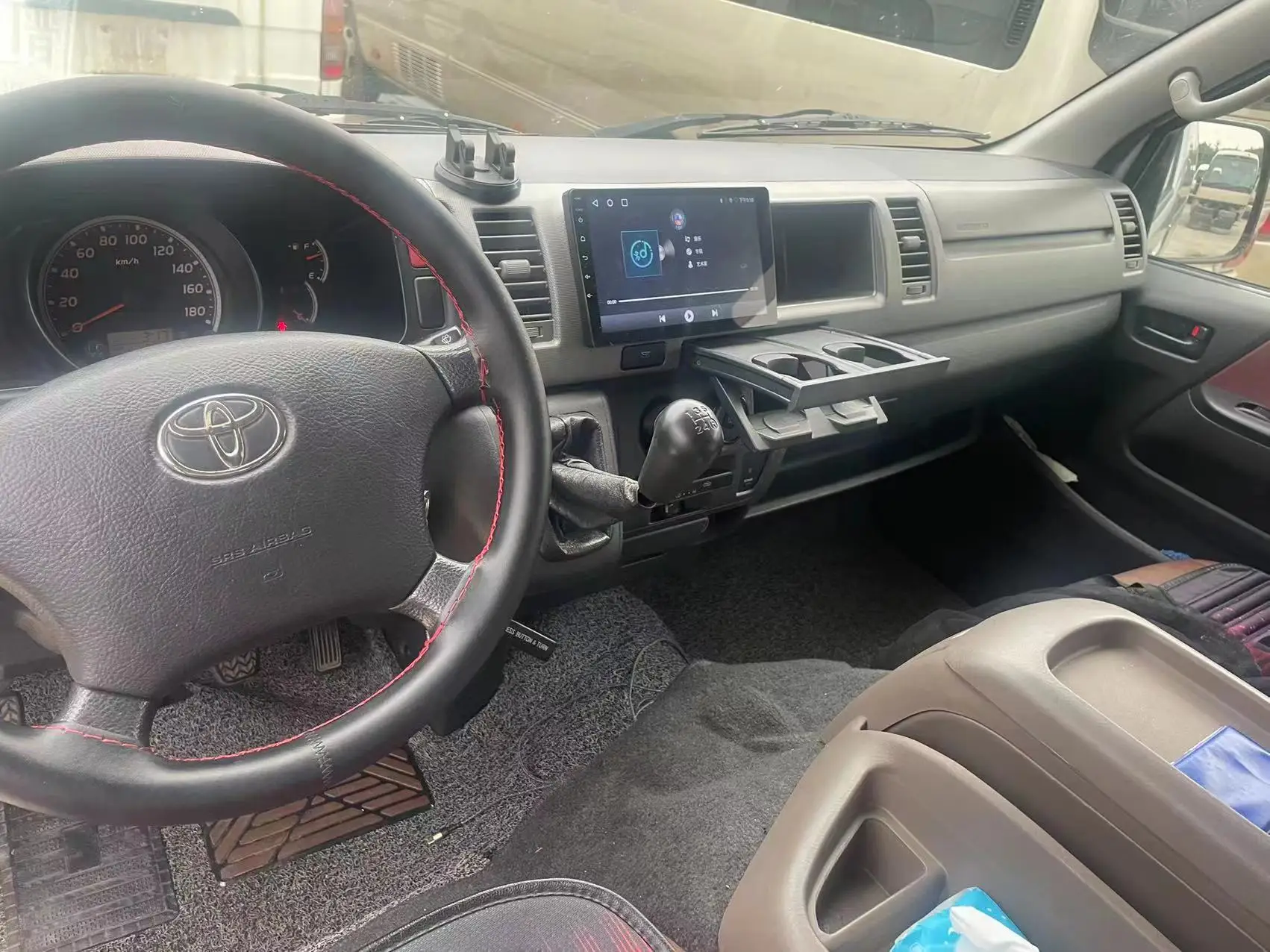 Hot Sale Upgrade Your Fleet with a Spacious TOYOTA HIACE 18Seats Van Manual Transmission and Customizable Color Options