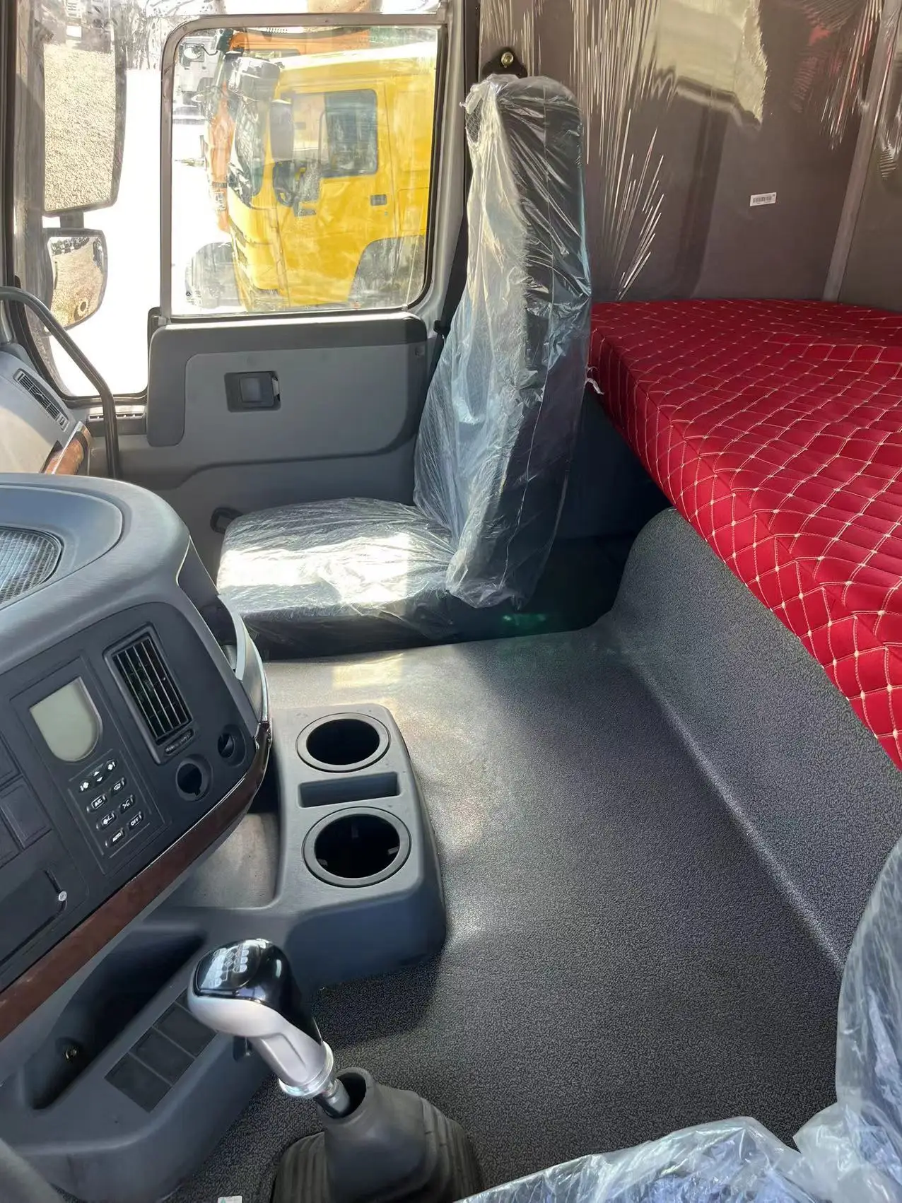 Factory Price Second Hand Sinotruk 371 Horse Power Used Howo Tractor Head 6x4 Tractor Truck From China