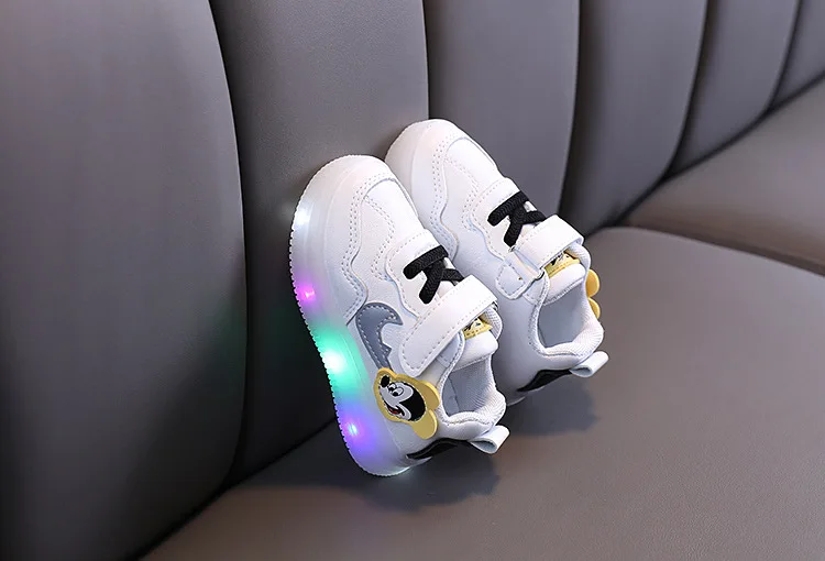 Unisex Fashion Boys Flash Childrens Casual Shoes Girls White Soft Sole Baby Sport Shoes for Kids .jpg