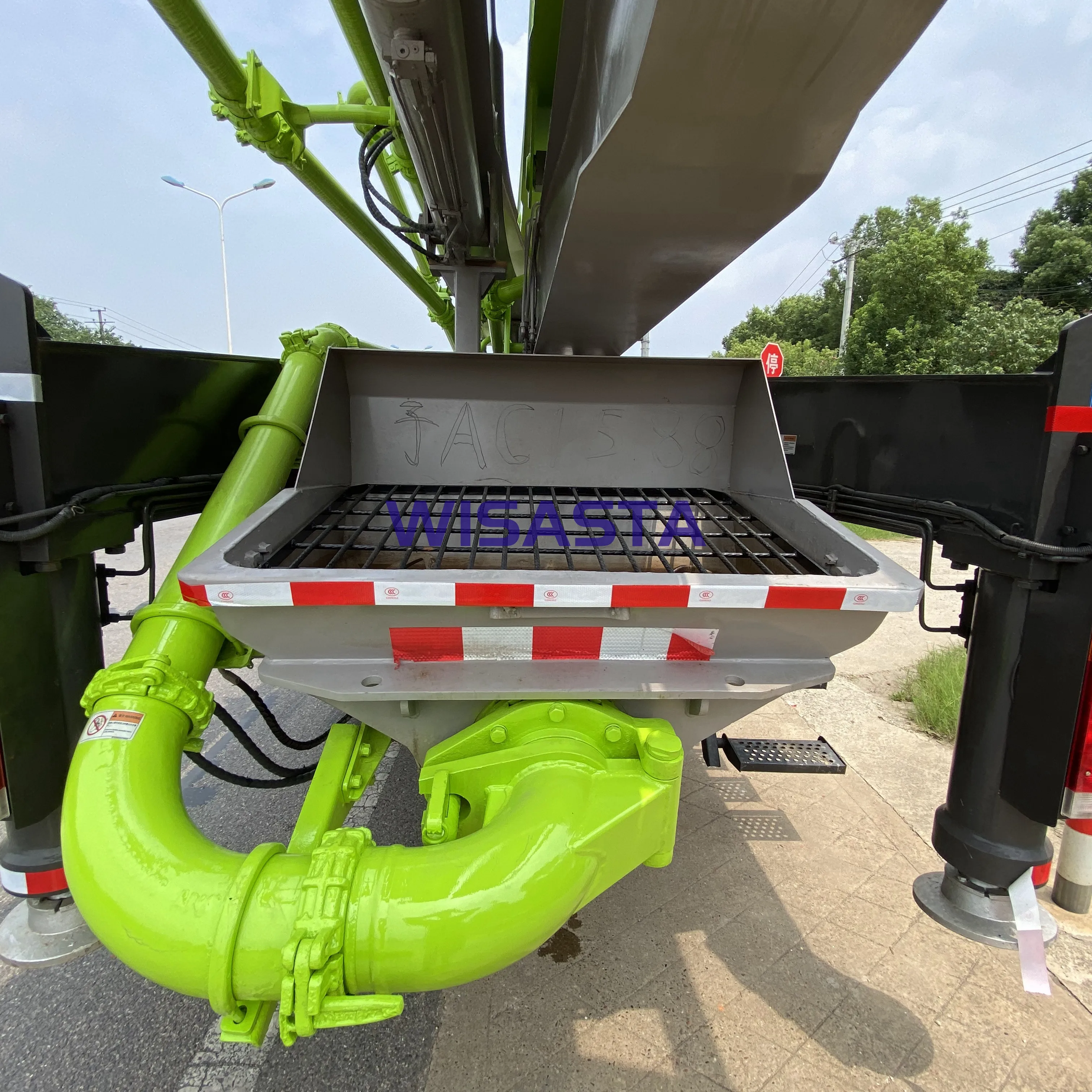 Actros 4141 chassis 8x4 Truck Zoomlion 52 Meters 6 sections Cement Pumping system with 52m boom Concrete pump trucks for sale