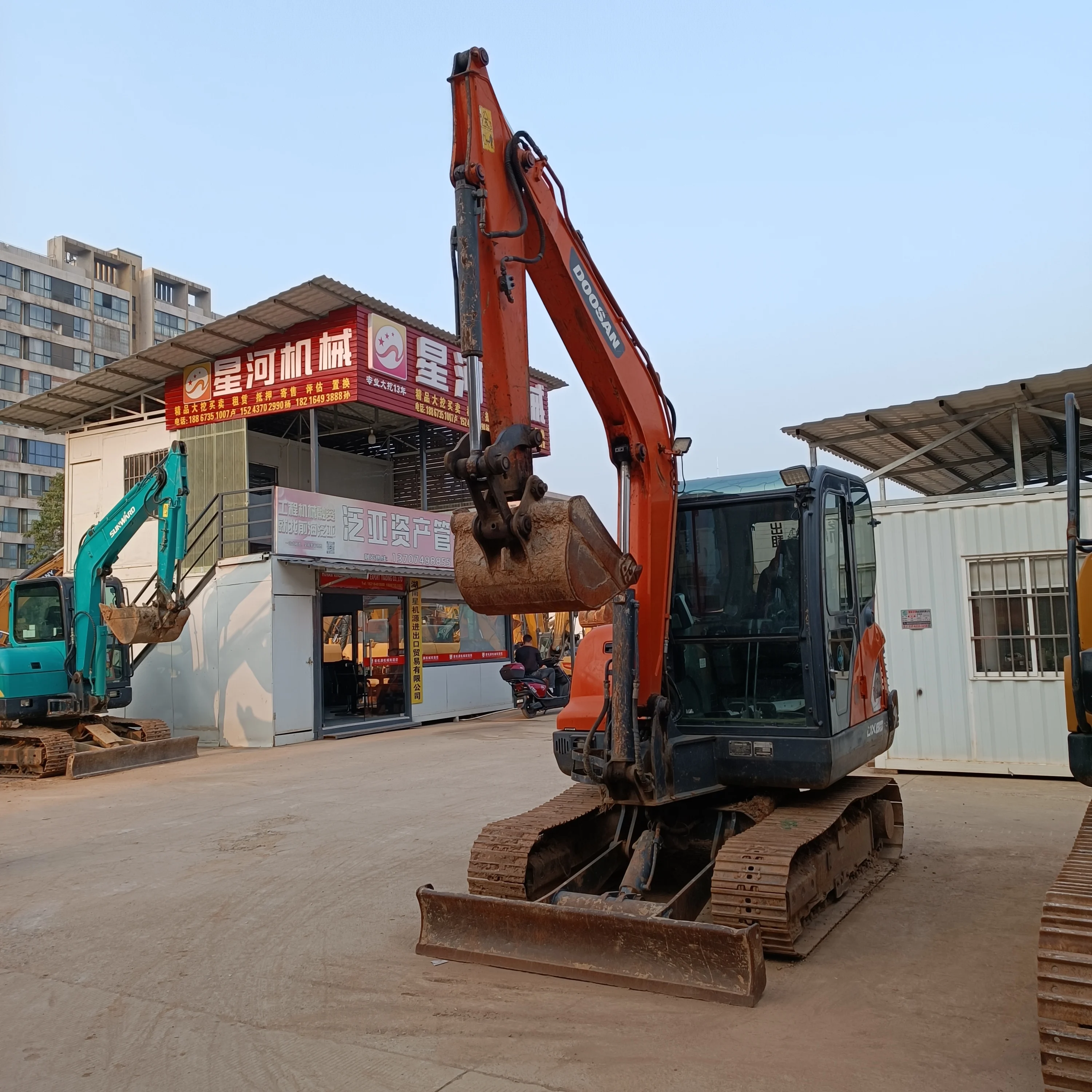 Used 6 Ton Mini Doosan 60 Excavator DX60-9C Crawler Moving Type Komatsu Bobcat Make Yanmar Engine Kawasaki Hydraulic PLC Gearbox