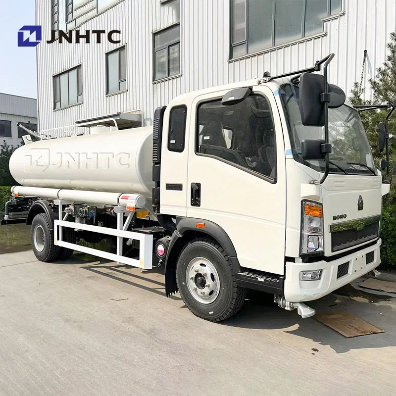 Легкий sinotruk грузовик-разбрызгиватель для транспортировки воды 3000L 5000L 50000L небольшой грузовик howo продажи