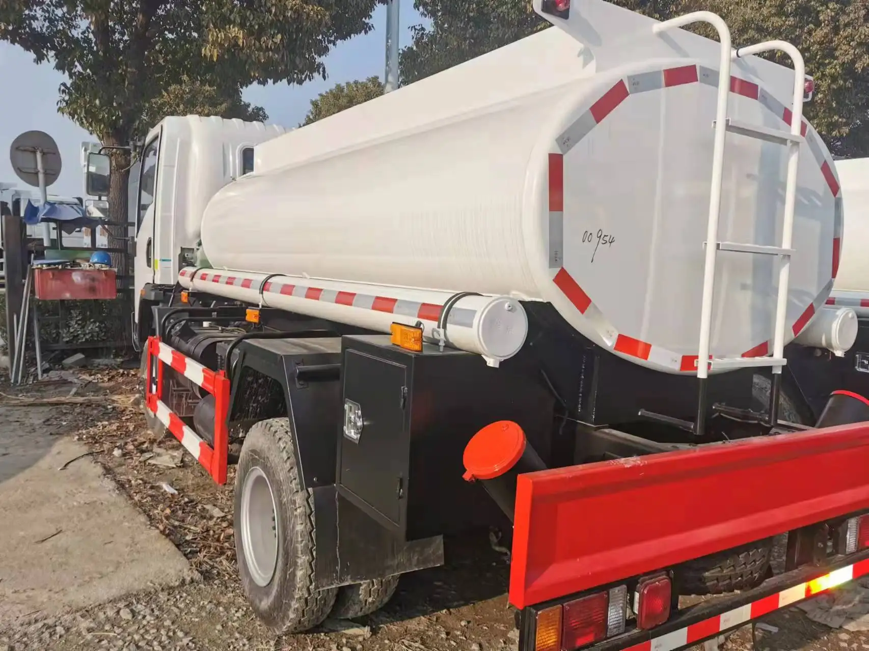 SINOTRUK HOMAN 4*4 4000 литров 4 cylinders120hp топливный бак грузовика