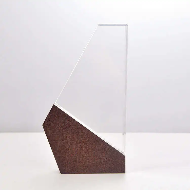 Custom Modern Crystal Glass Trophy Personalized Wooden Base Polygon Shape Crystal Trophy Award