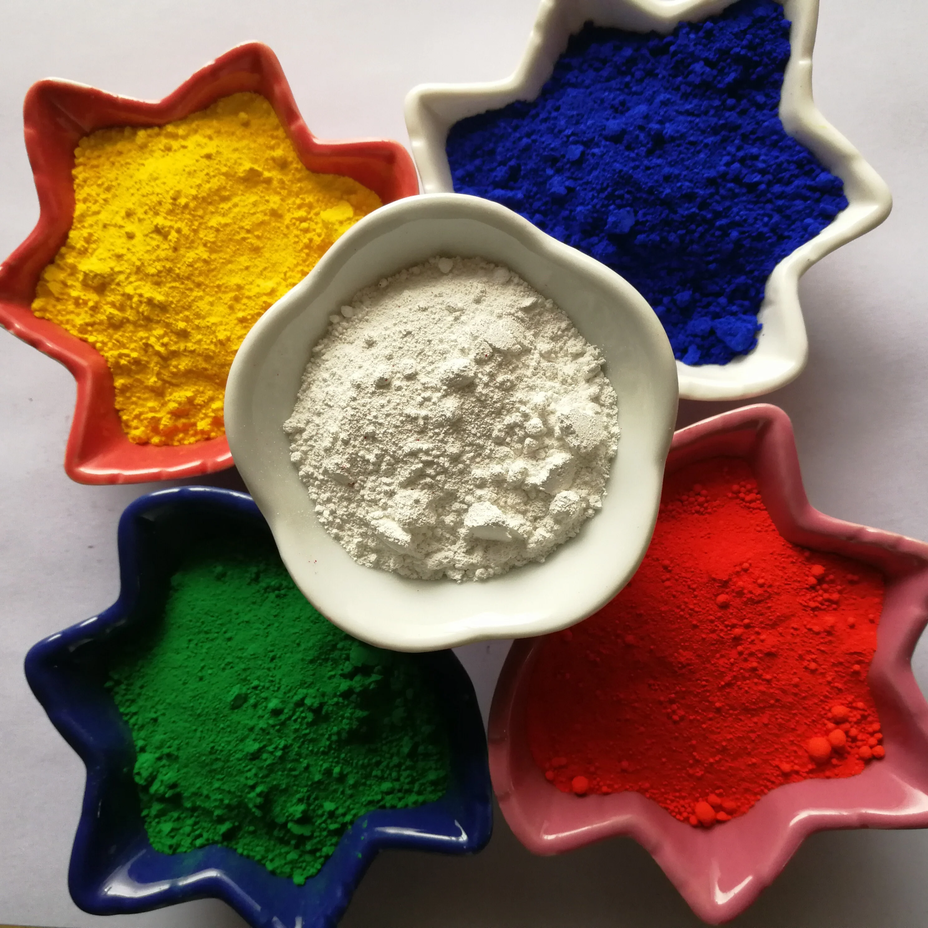 Medium chrome yellow pigment 103 for spray paint and road making